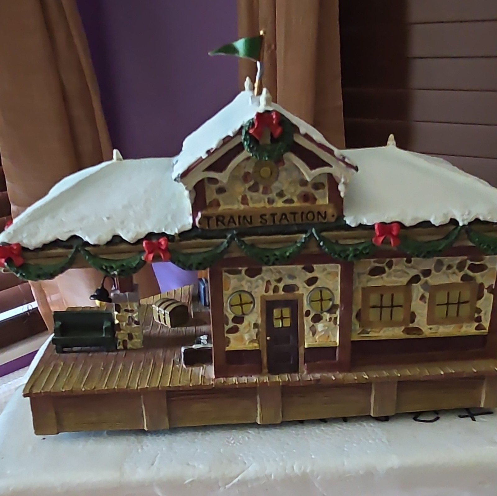 Hawthorne Village Thomas Kinkade Village Illuminated Train Station Resin 2008