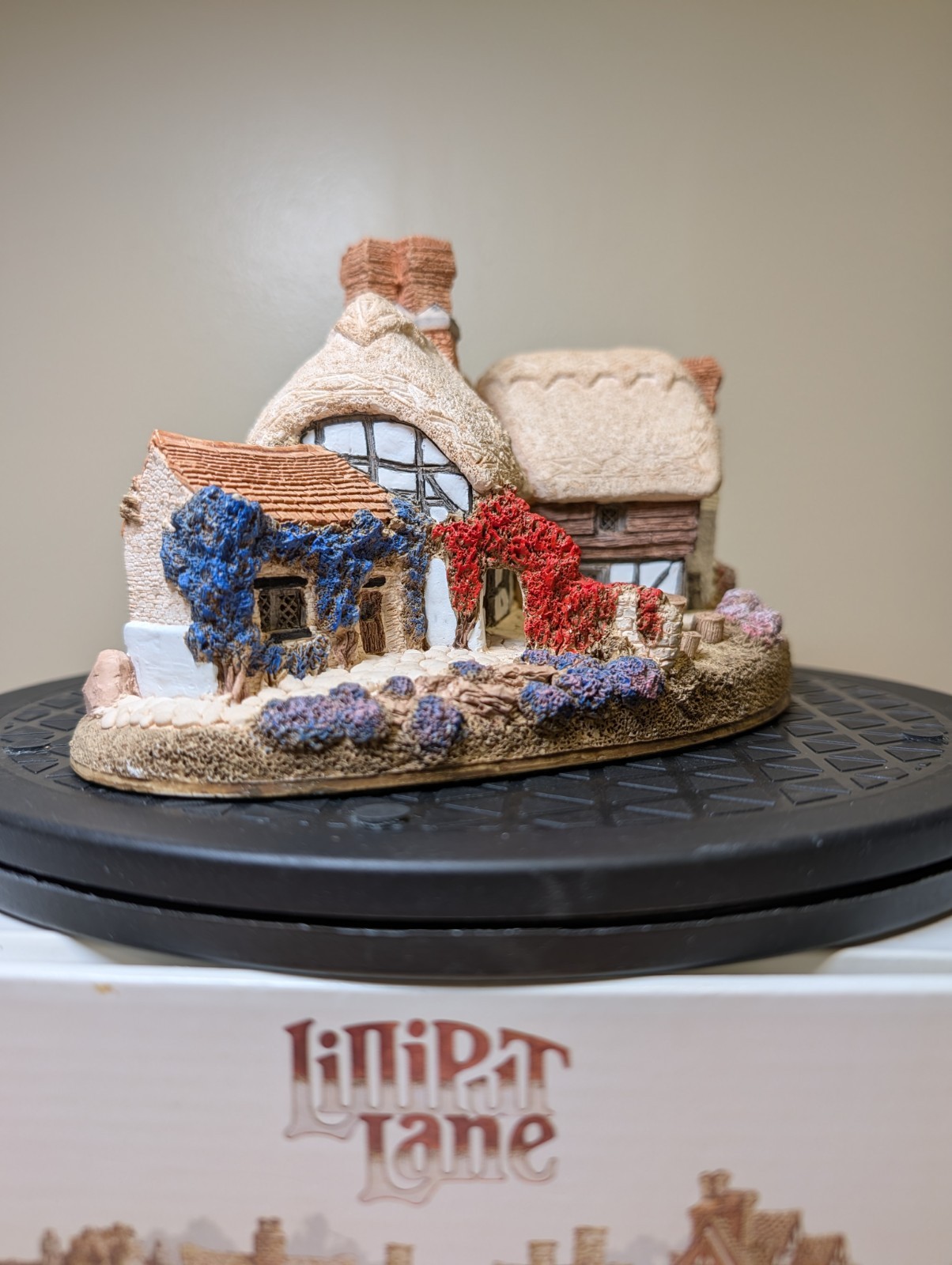 Lilliput Lane “Thatcher’s Rest”, 1983, Signed By Master Painter Gayle Greer
