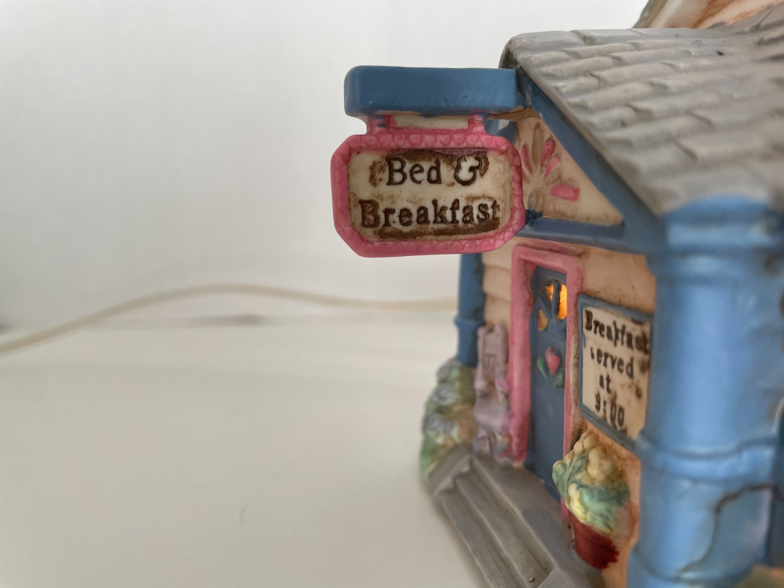 COTTONTAIL LANE EASTER/SPRINGTIME LIGHTED “BED & BREAKFAST” EXCELLENT CONDITION