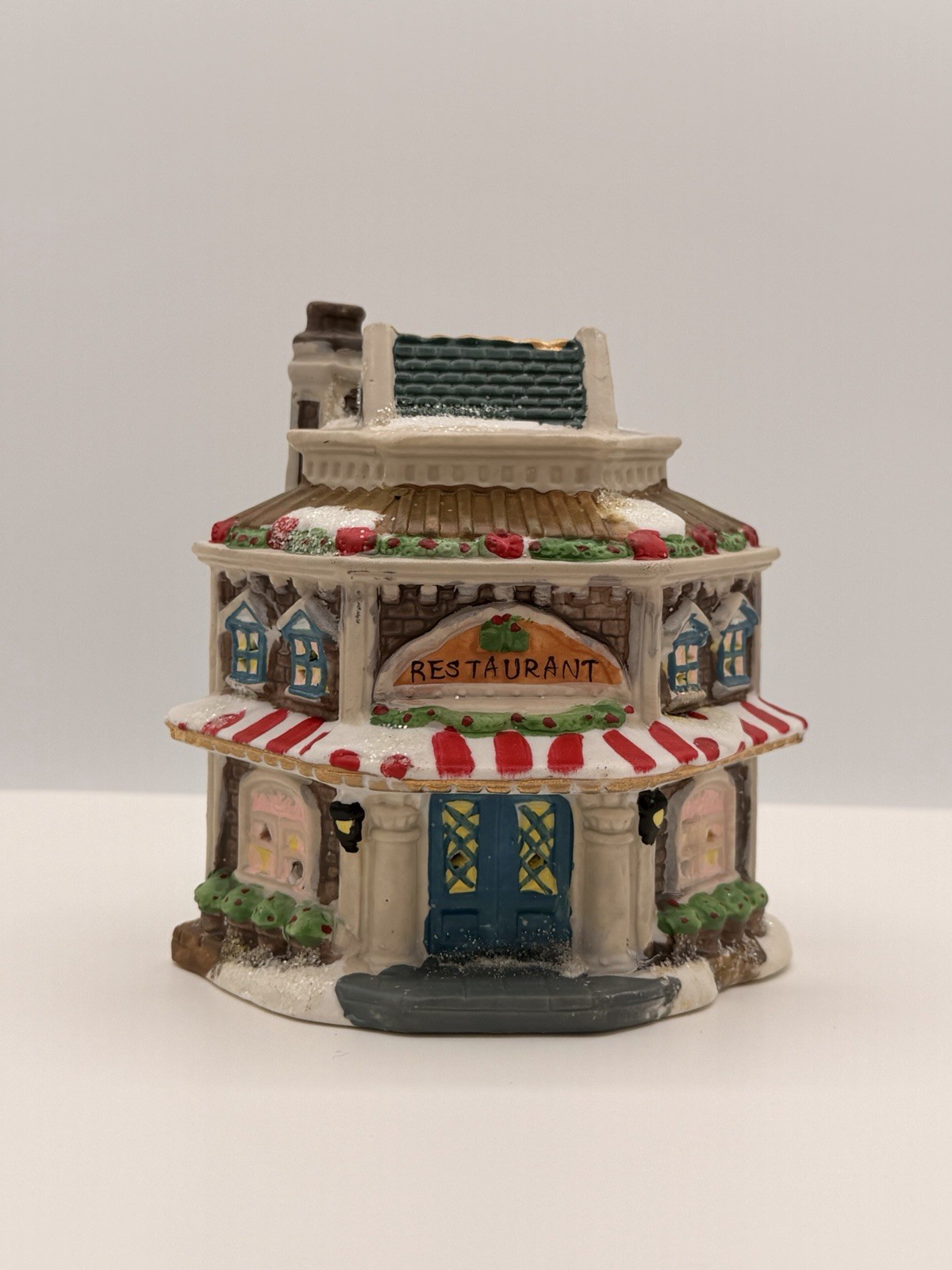 Cobblestone Corners Christmas Village Restaurant 2004 Windham Heights A41
