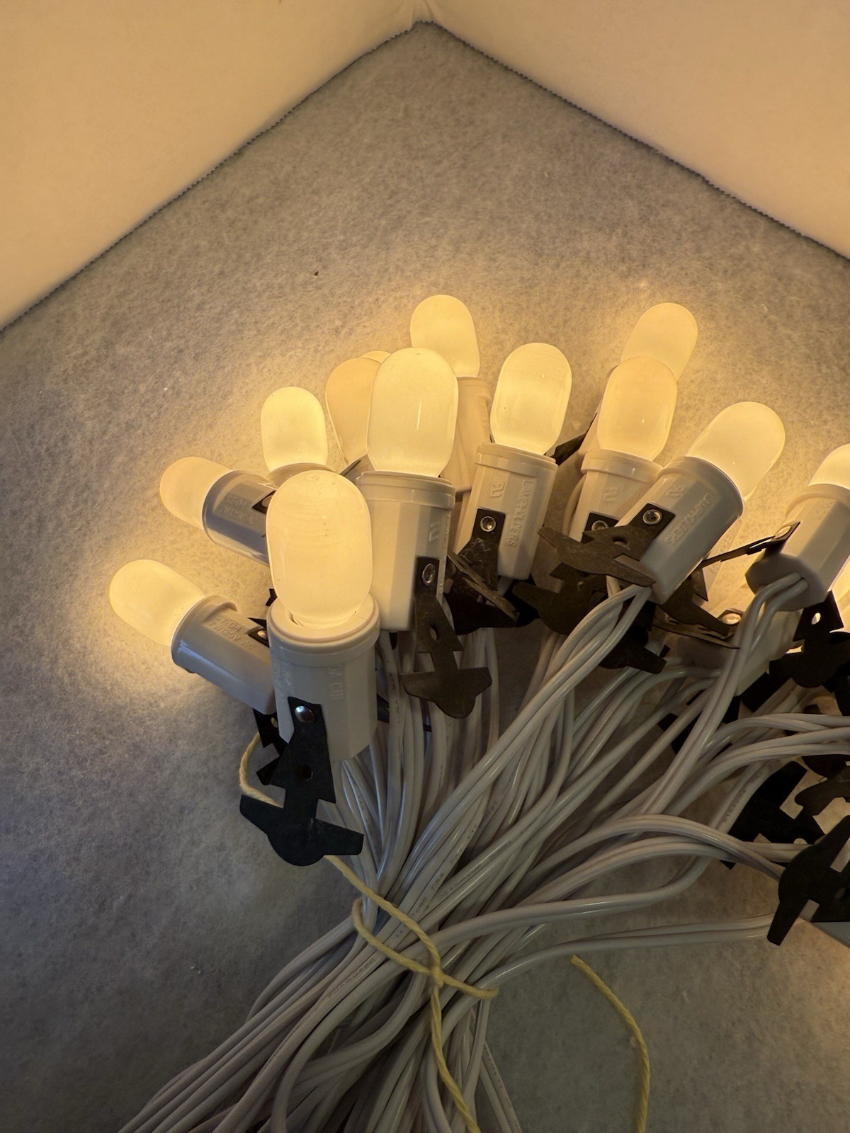 Dept 56 Village Accessory – 20 Socket Light Bulb Cord, No Box