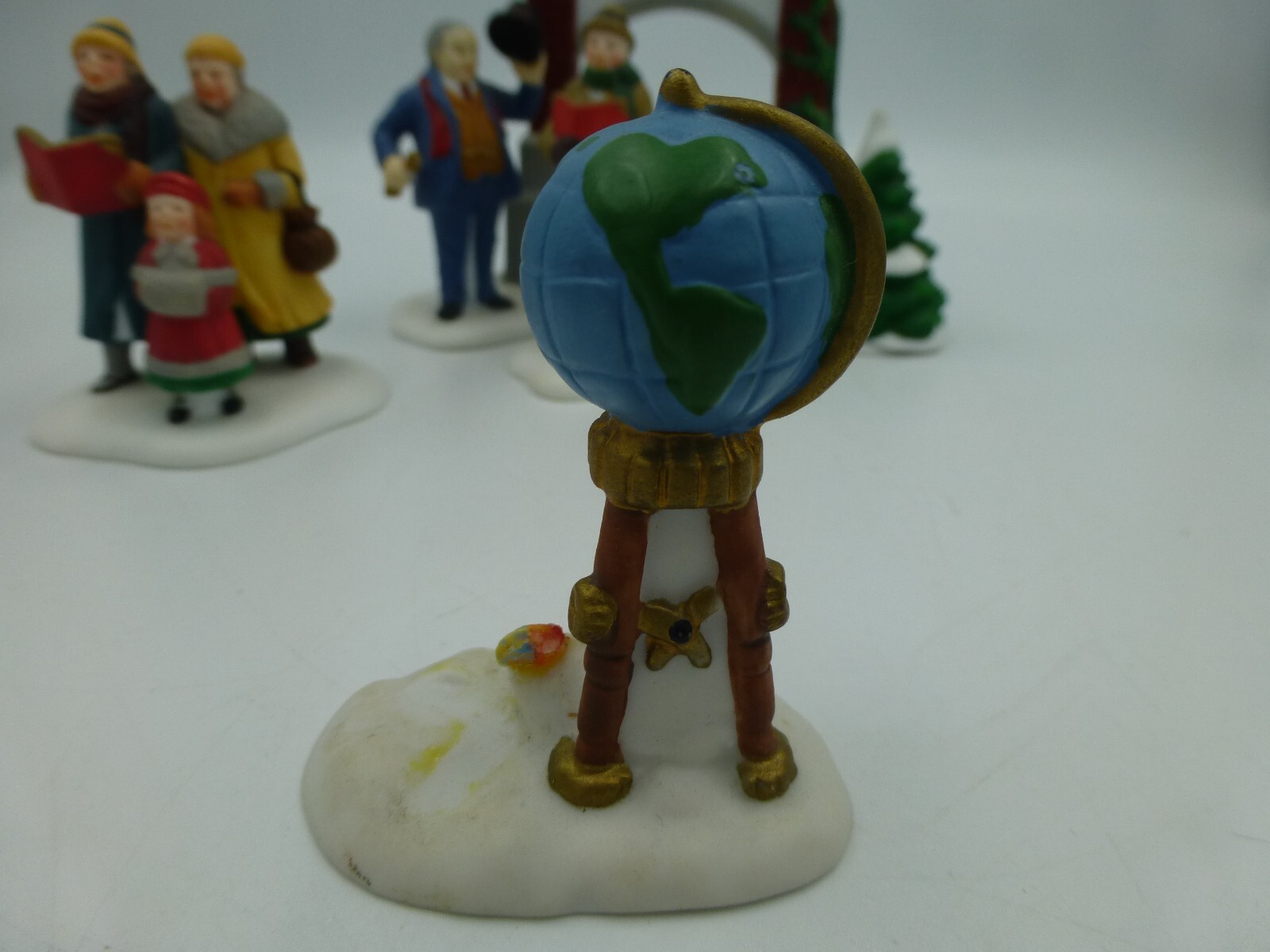 Dept 56 -‘Caroling Thru the City’ 3 Figures 5548-4, ‘Key to the City’ 5889-3 etc