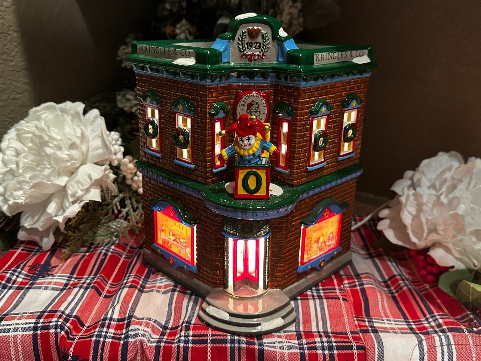 Dept 56 Kringle’s toy Shop & Nikki’s Cocoa Shop Snow Village Series Lot of 2