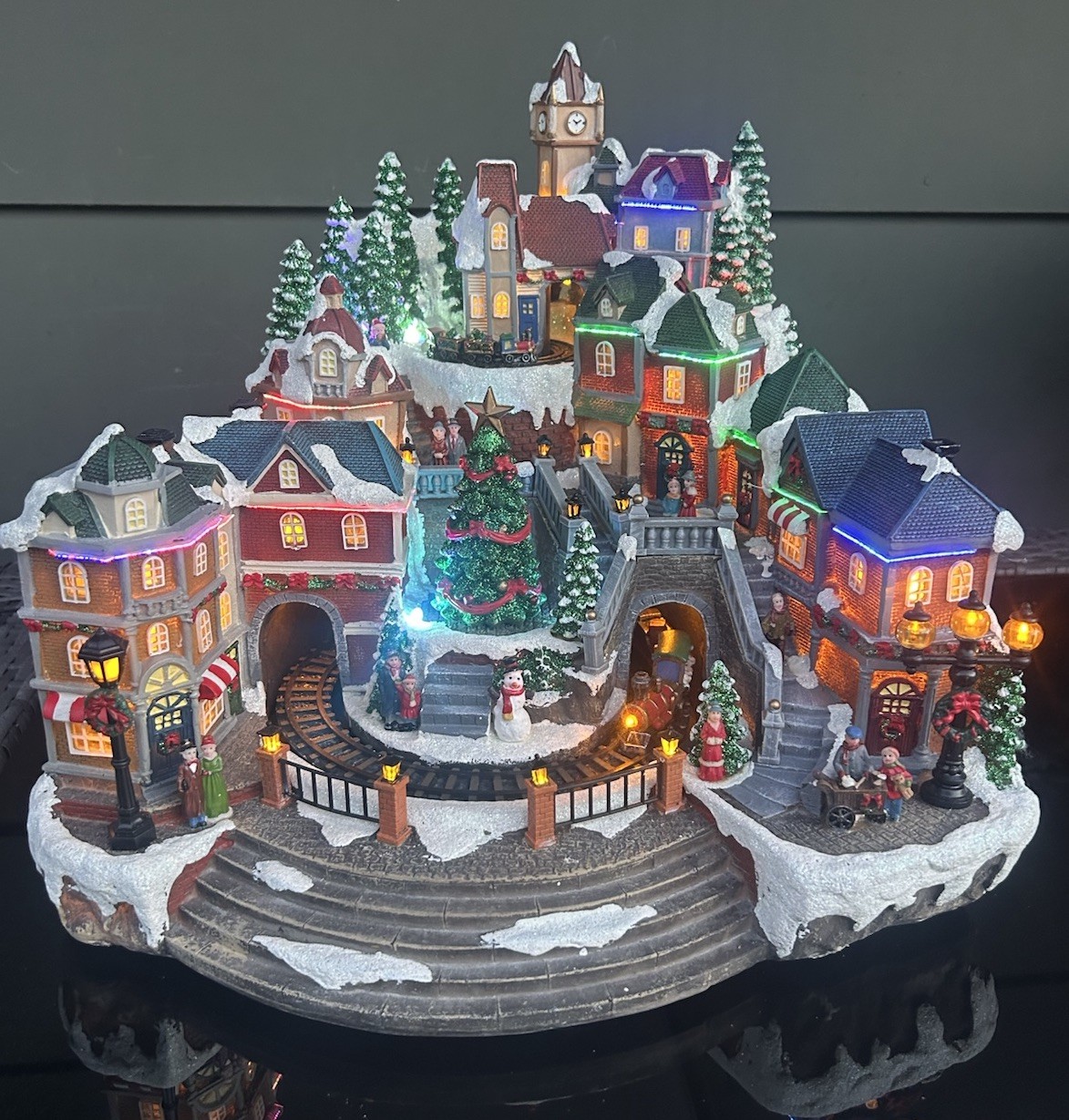 CHRISTMAS ANIMATED VILLAGE W/ Lights & Music. Works Great. Beautiful