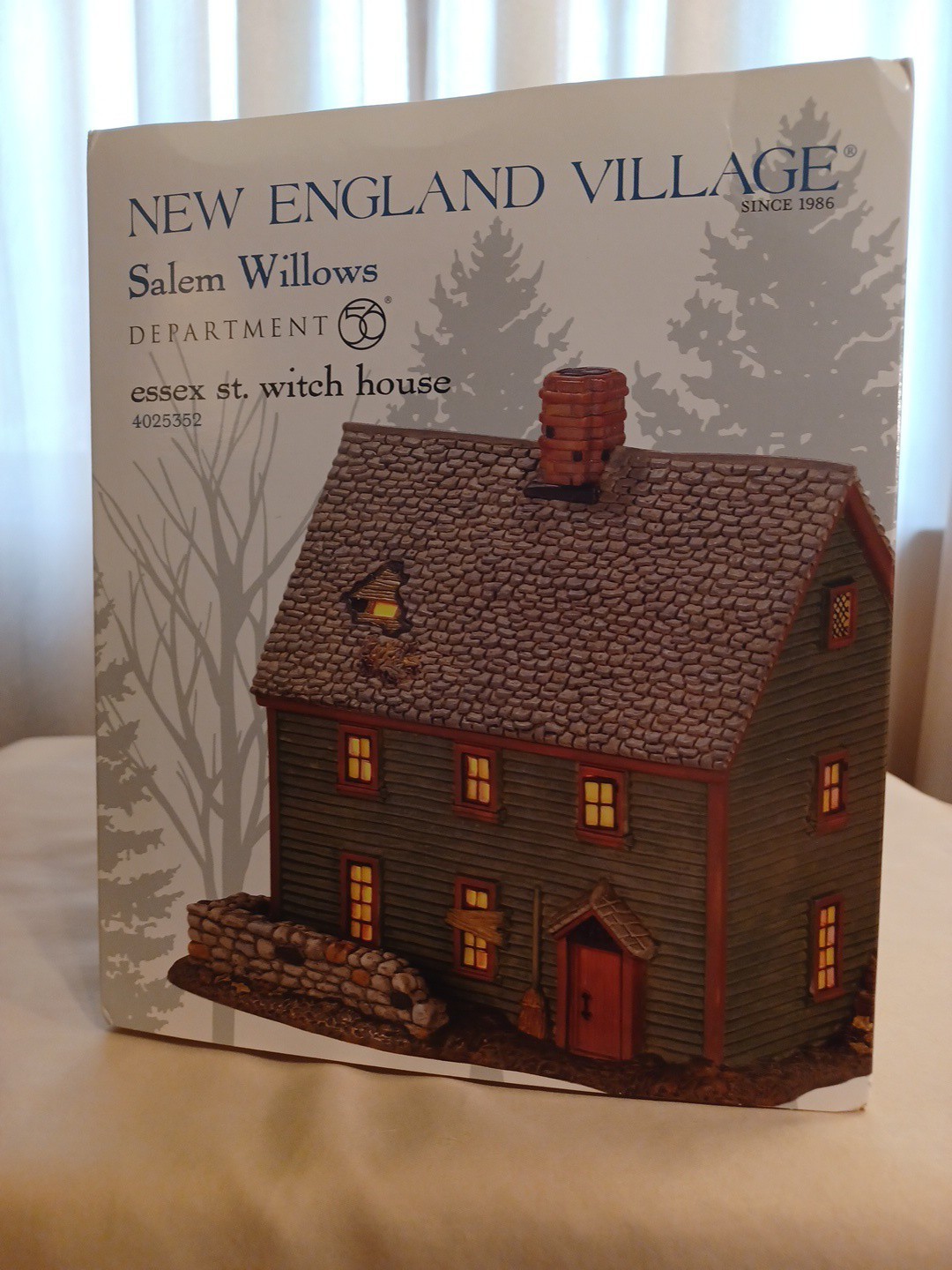 Department 56 New England Village Salem Willows – Essex St. Witch House