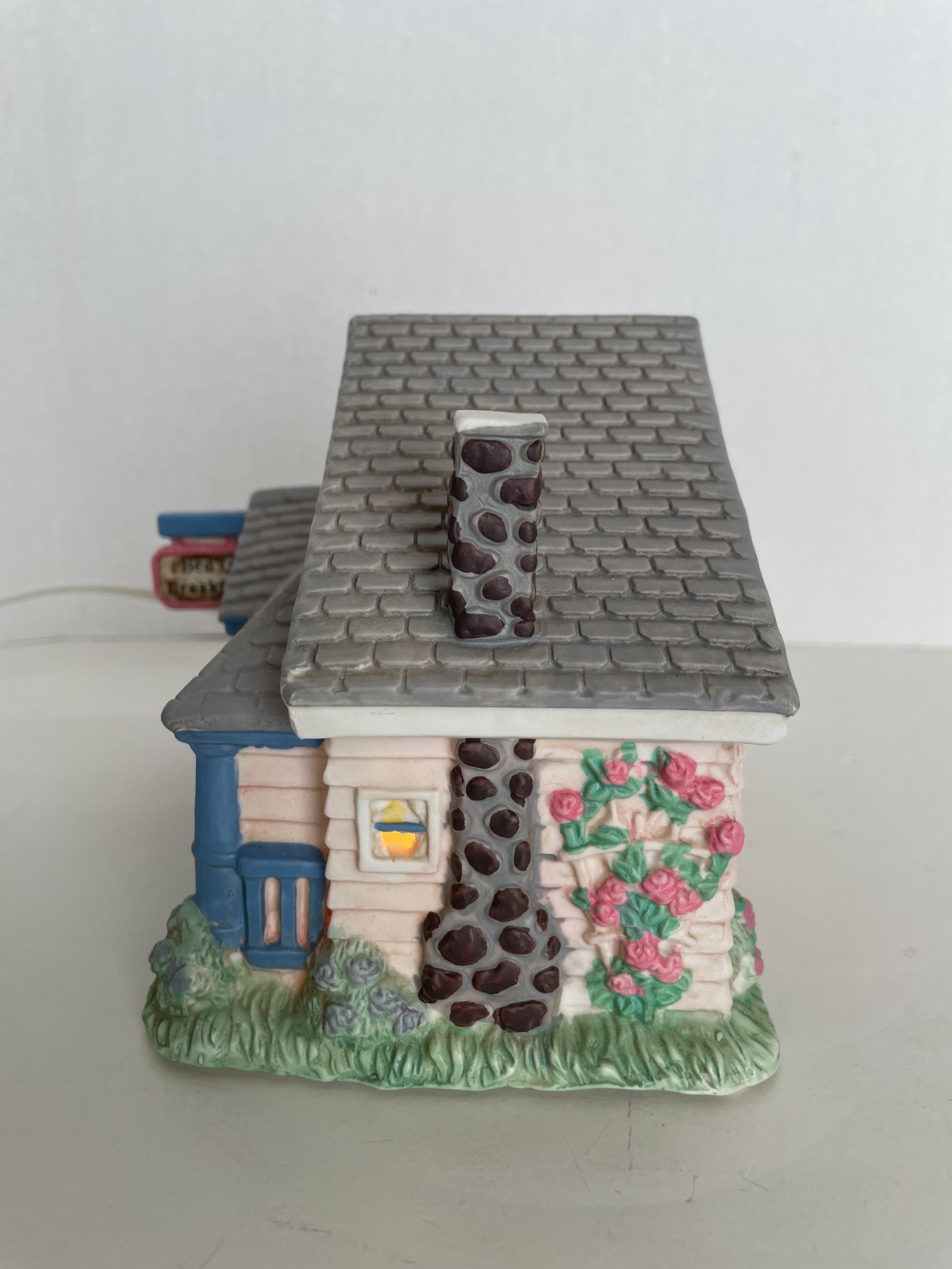 COTTONTAIL LANE EASTER/SPRINGTIME LIGHTED “BED & BREAKFAST” EXCELLENT CONDITION