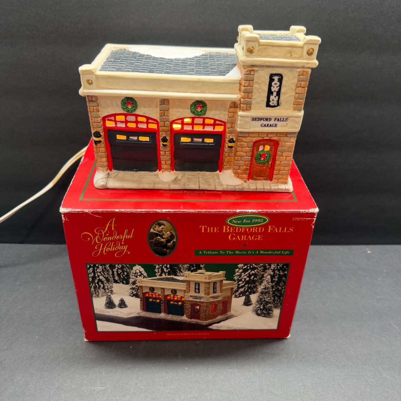 A Wonderful Holiday Bedford Falls Garage Illuminated Porcelain Village 1995 READ