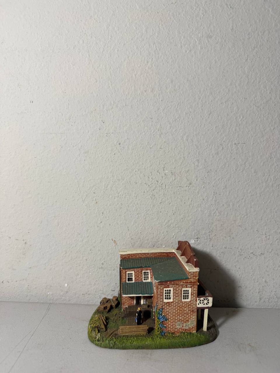 Hawthorne Village Gone With The Wind Kennedy Store Atlanta Swept Away Figurine