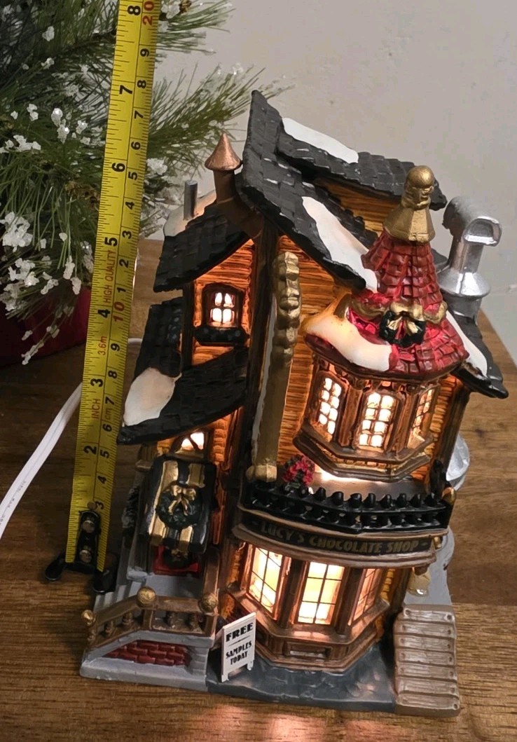 Lemax 2004 Lucy’s Chocolate Shop Porcelain 45052 Caddington Village House EUC