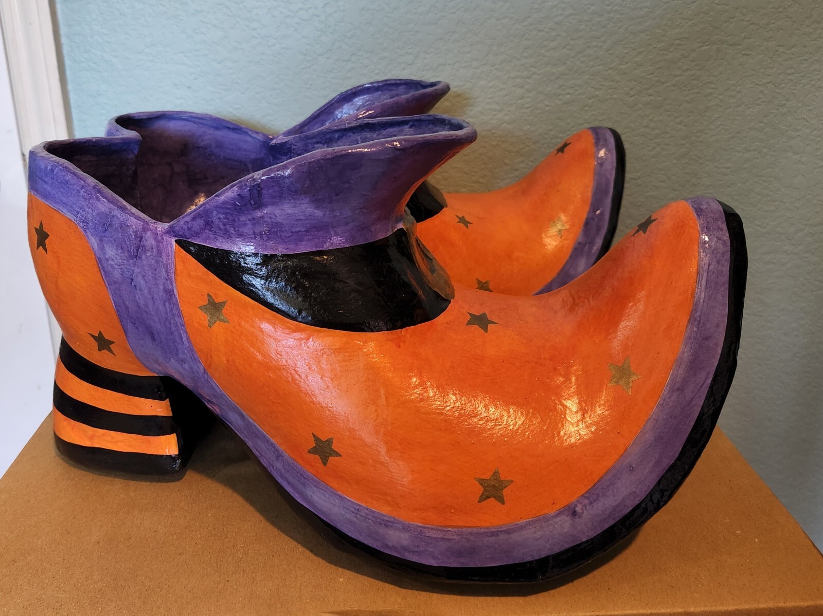 DEPT 56 Halloween HUGE Witchy Shoes 20.88561 Candy Bowl Rare HTF new NIB 16″