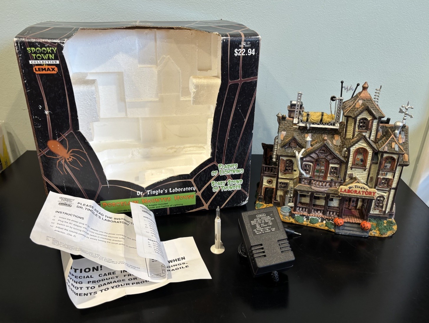 Lemax 2000 Spooky Town Dr. Tingle’s Laboratory Lighted House Halloween READ