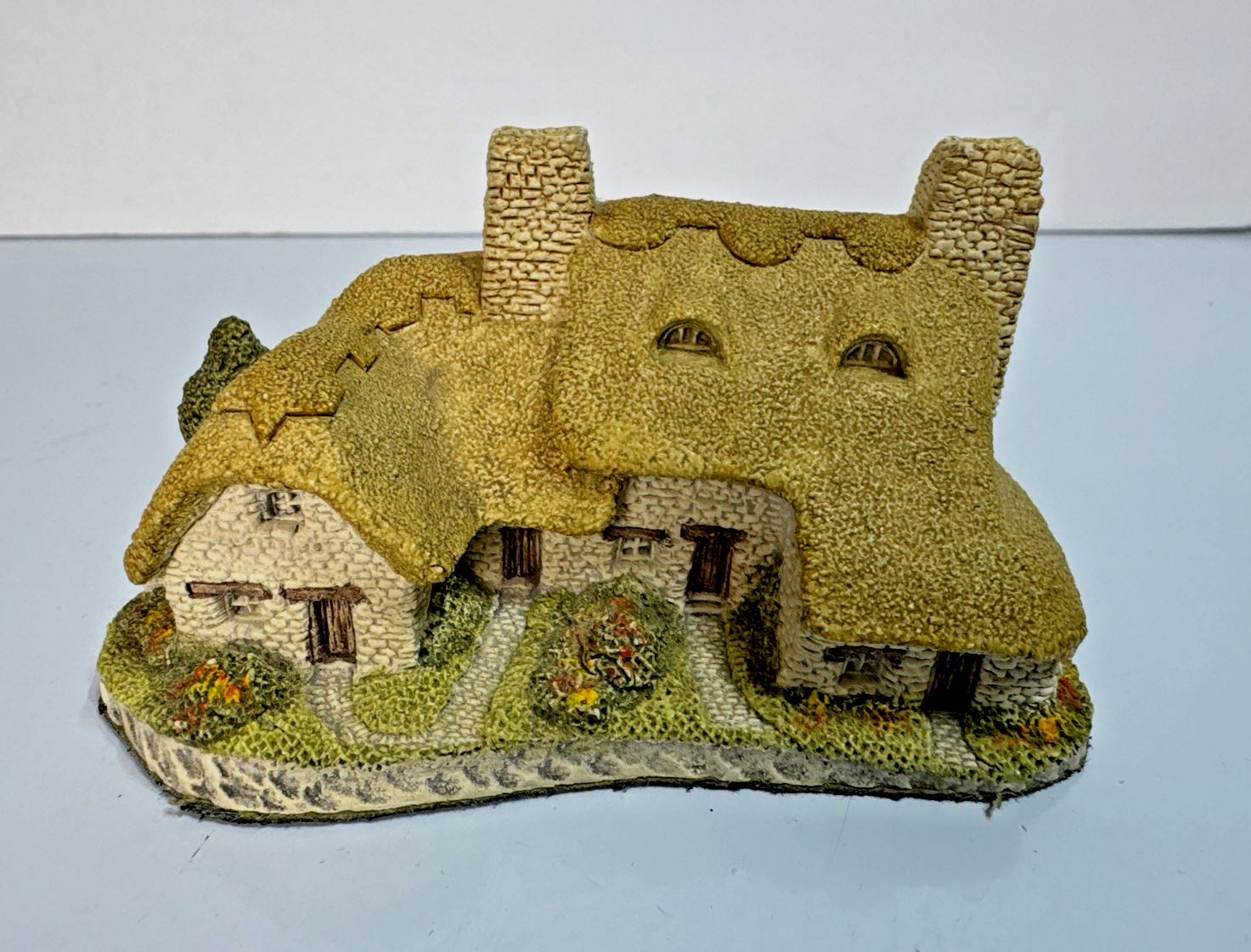 David Winter Cottages – Set of 5 Miniature Figurines – Handmade & Hand-Painted