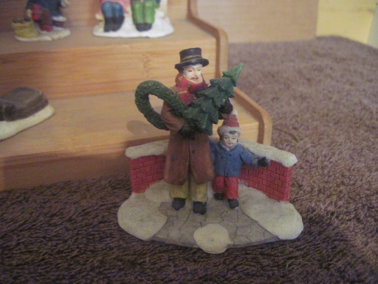 E: Christmas Village Resin/Ceramic 12 Pcs., Unbranded, 1 7/8″ to 3″ tall