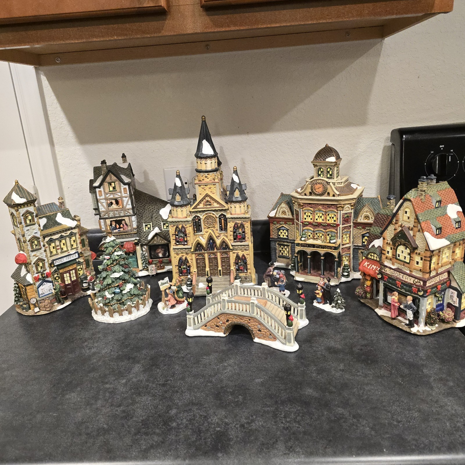 Grandeur Noel Fiber Optic Victorian Christmas Village 2002 Town Set Incomplete