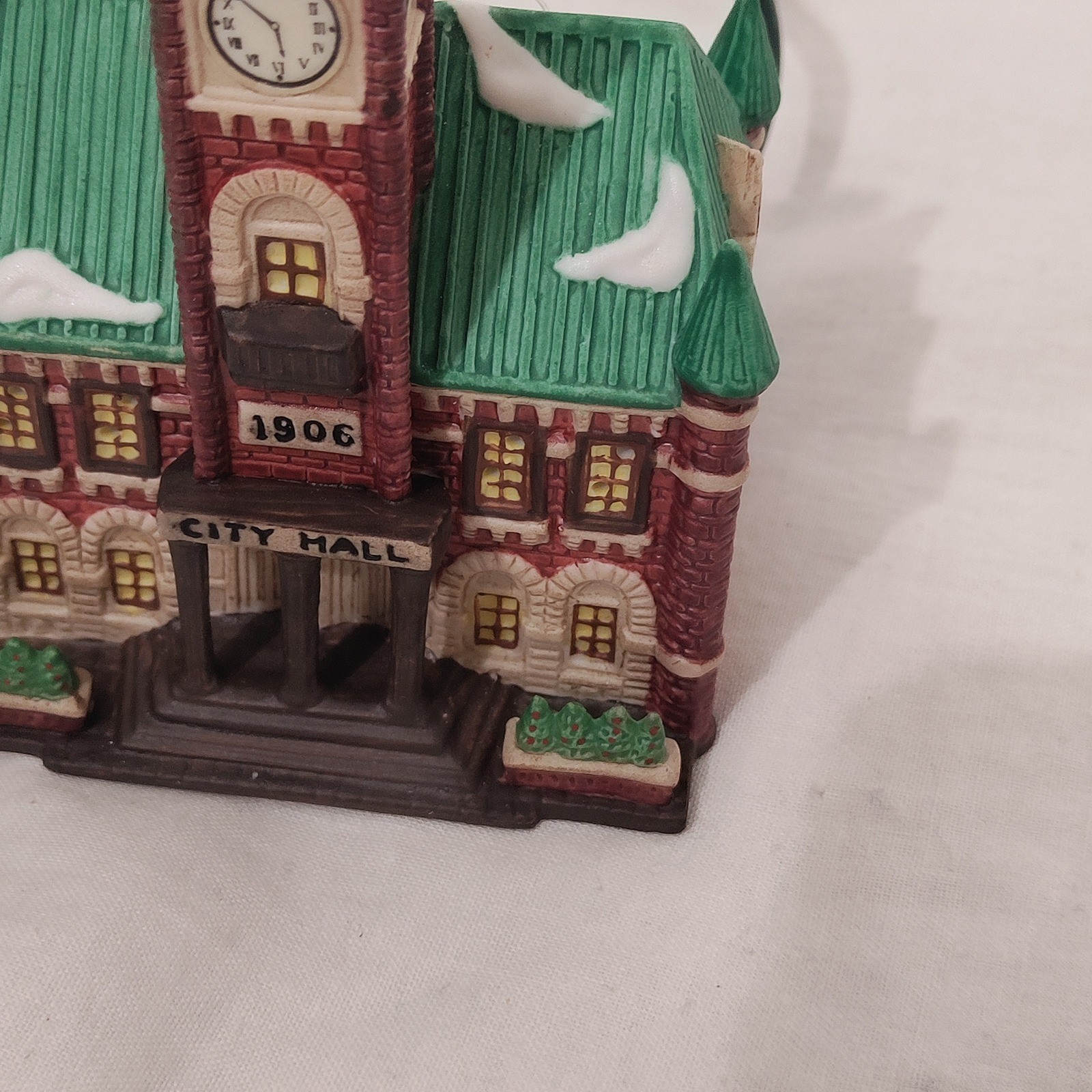 Dept 56 City Hall Ornament Heritage Village Christmas In The City 98771 Retired