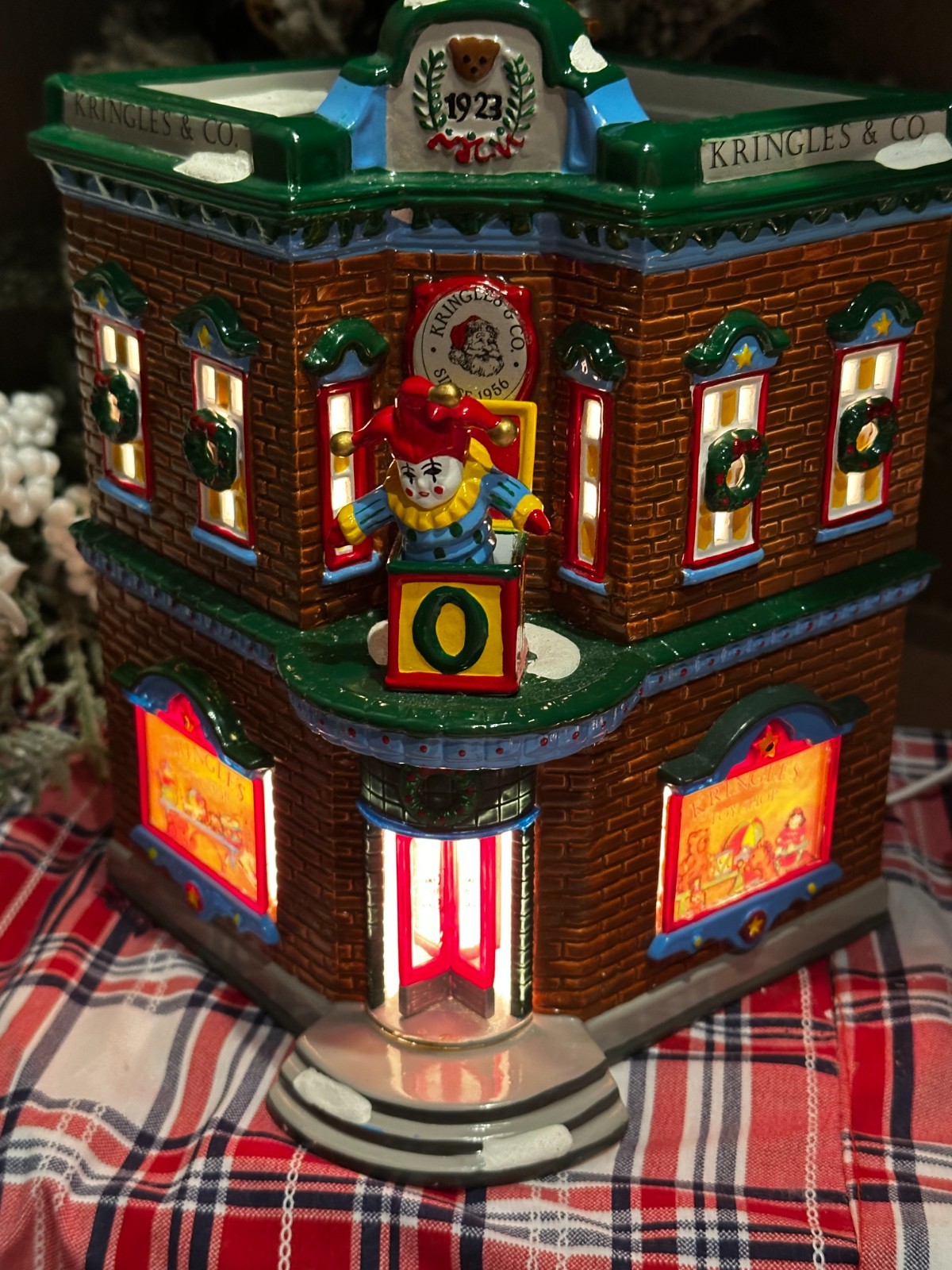 Dept 56 Kringle’s toy Shop & Nikki’s Cocoa Shop Snow Village Series Lot of 2