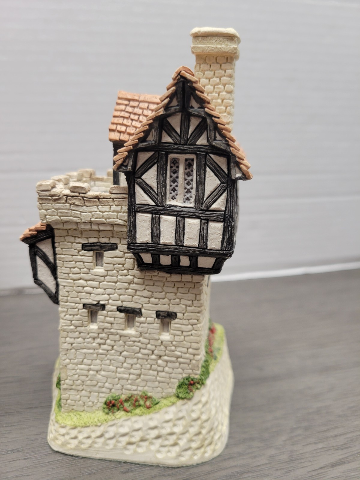 David Winter Cottages June British Traditions “Knights Castle” 1989 in Box VTG