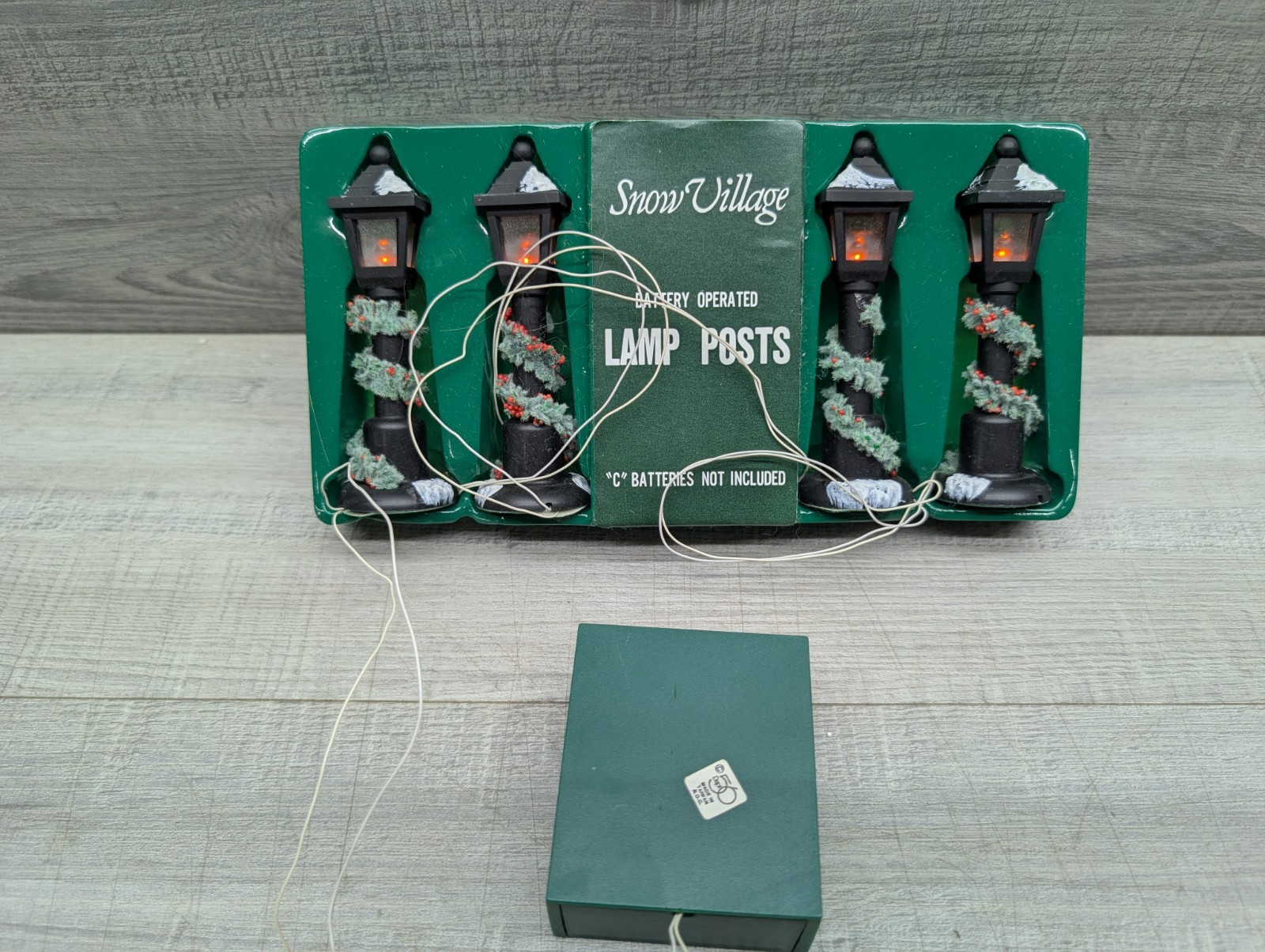 Department 56 Snow Village Garland Lamp Posts 5994-3 Tested w/ Box