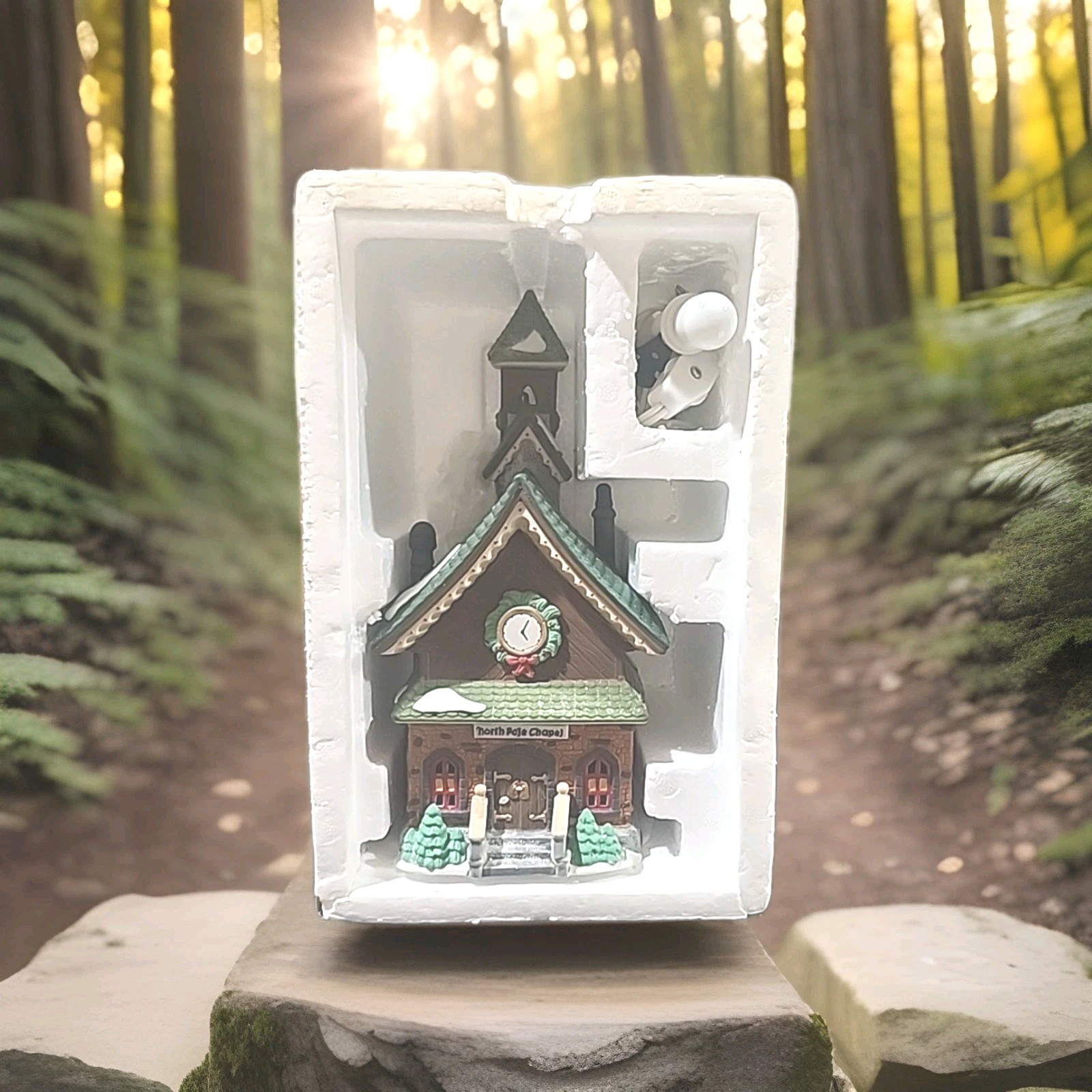 Dept 56 North Pole Series “North Pole Chapel” 1993 Complete No Chips