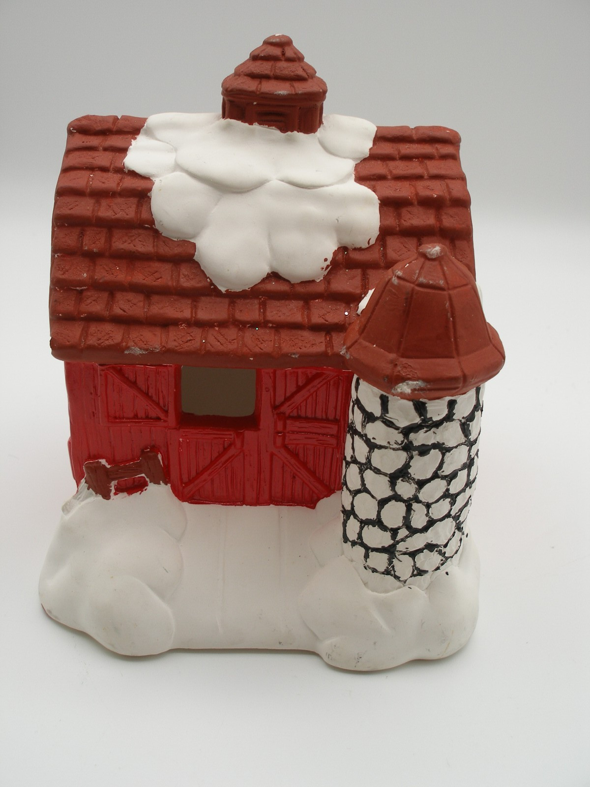 Painted Vtg Accent unlimited Crafts Christmas Village Barn – has chips, L3