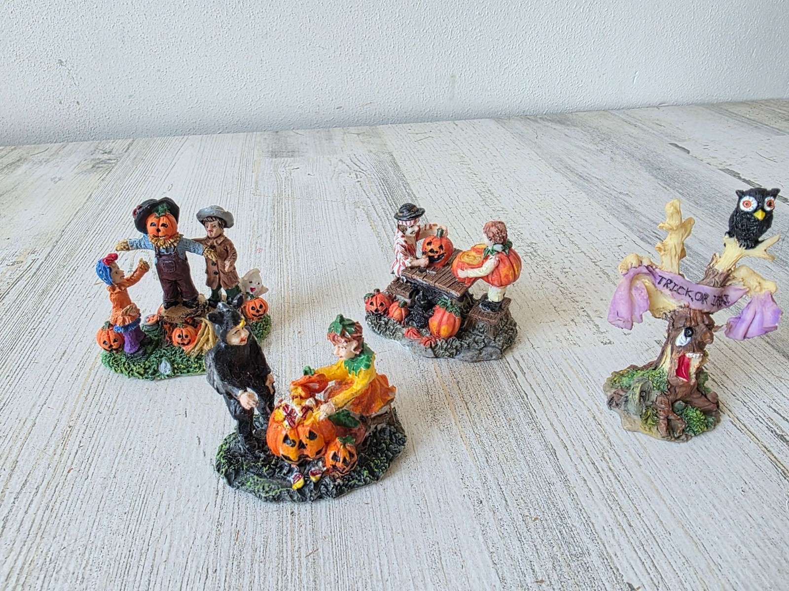 Mini Halloween village people accessory pumpkin carving scarecrow trick or treat