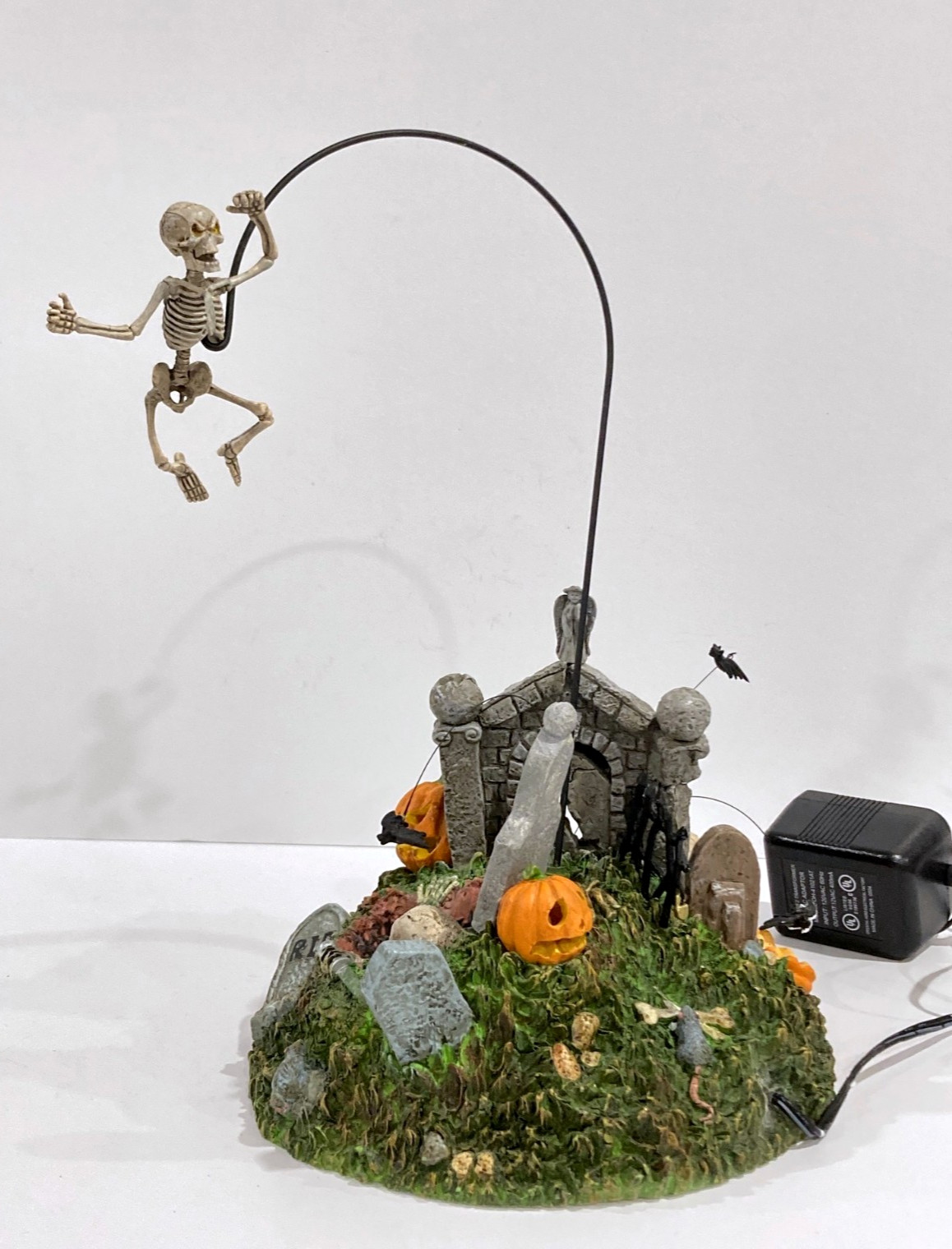 Dept 56 Escape From The Crypt Flying Skeleton Halloween Snow Village Retired