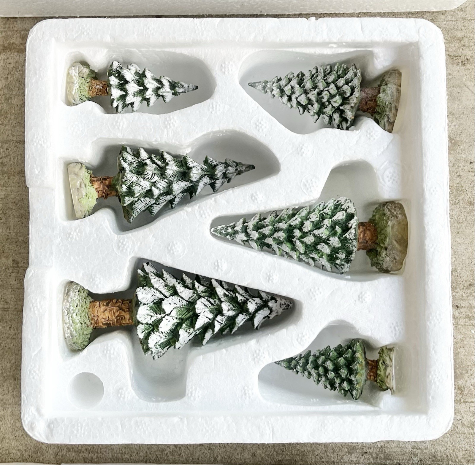 Department 56 Village 25-Piece 9-Box Ceramic Tree Accessories, Christmas Winter￼