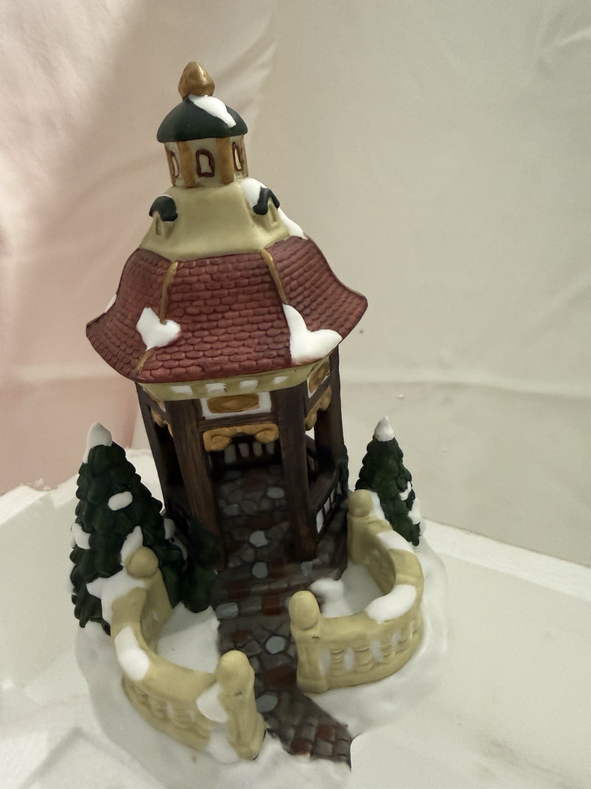 Grandeur Noel Victorian Christmas Village 34pc Set, Illuminated Porcelain, Boxed