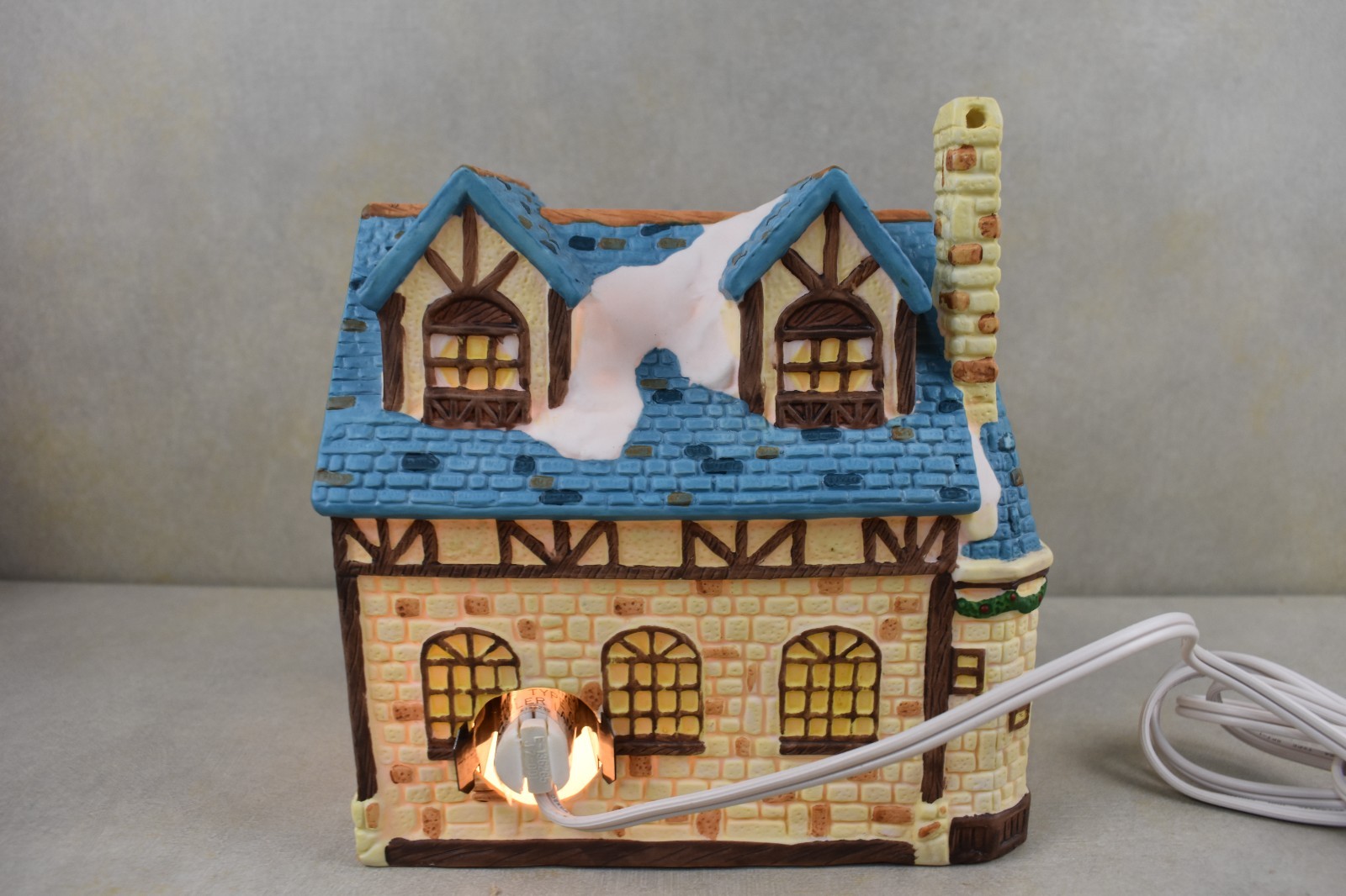 Dickens Collectables Hand-Painted “ANTIQUES STORE” Christmas Village