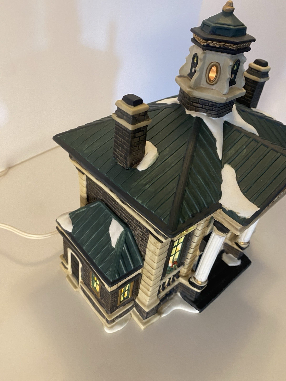 READ Vintage Village Bank Porcelain Building Christmas / Winter Dept 18 Lighted