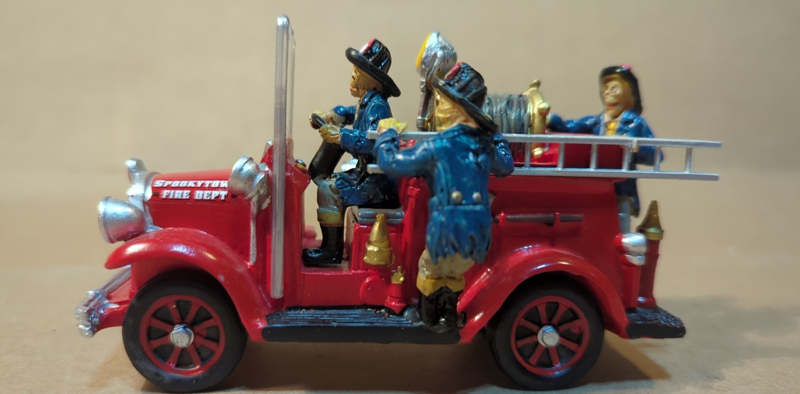 Lemax 13894 Ghostly FIREFIGHTERS Spooky Town Fireman Firetruck