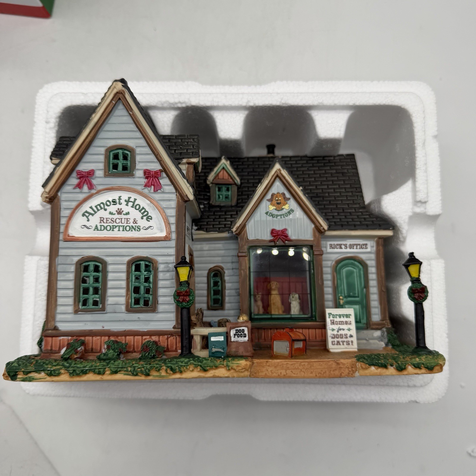 Lemax Coventry Cove 2014 Almost Home Rescue & Adoptions Lighted Building