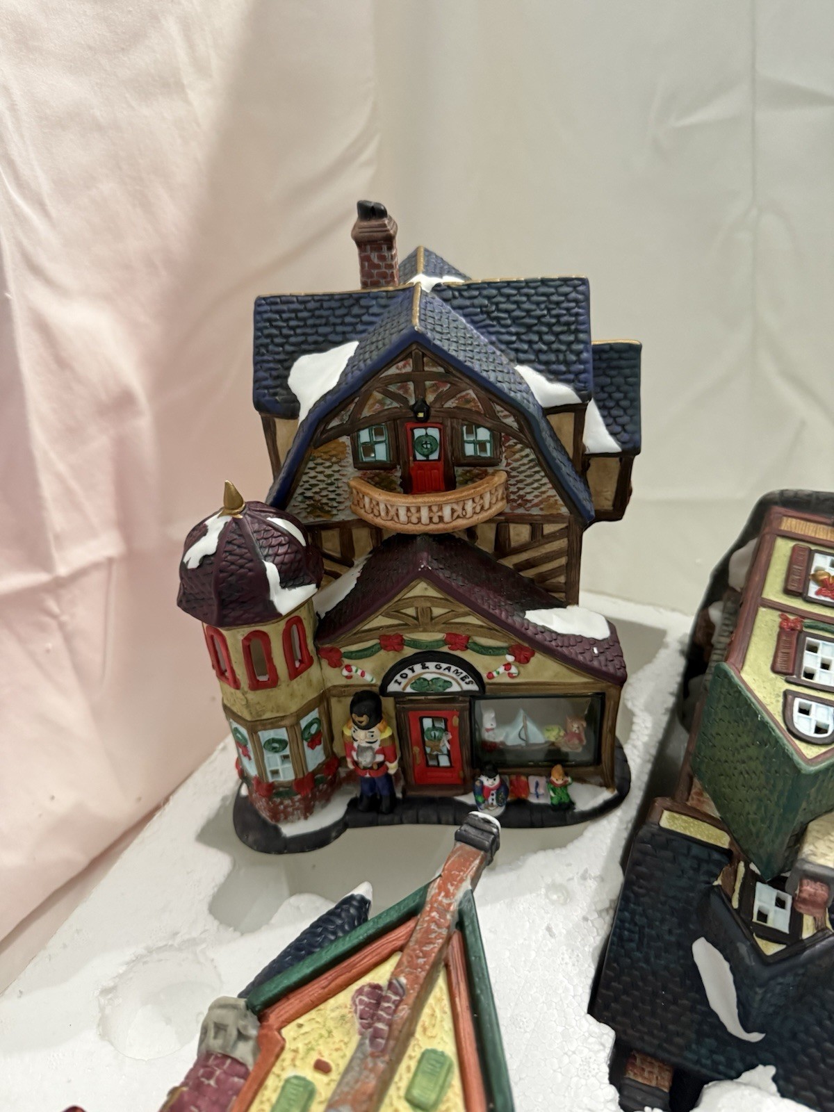 Grandeur Noel Victorian Christmas Village 34pc Set, Illuminated Porcelain, Boxed
