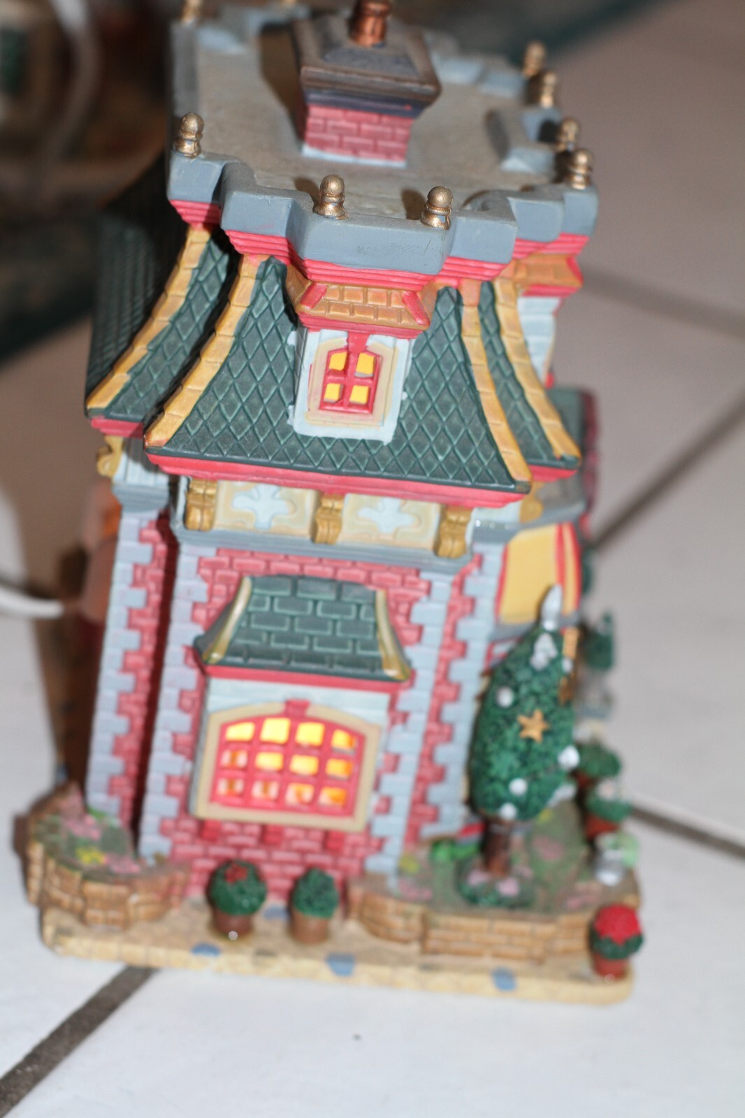 Lemax Lighted Building Caddington Village “Claire’s Card Shop” 2008 in box