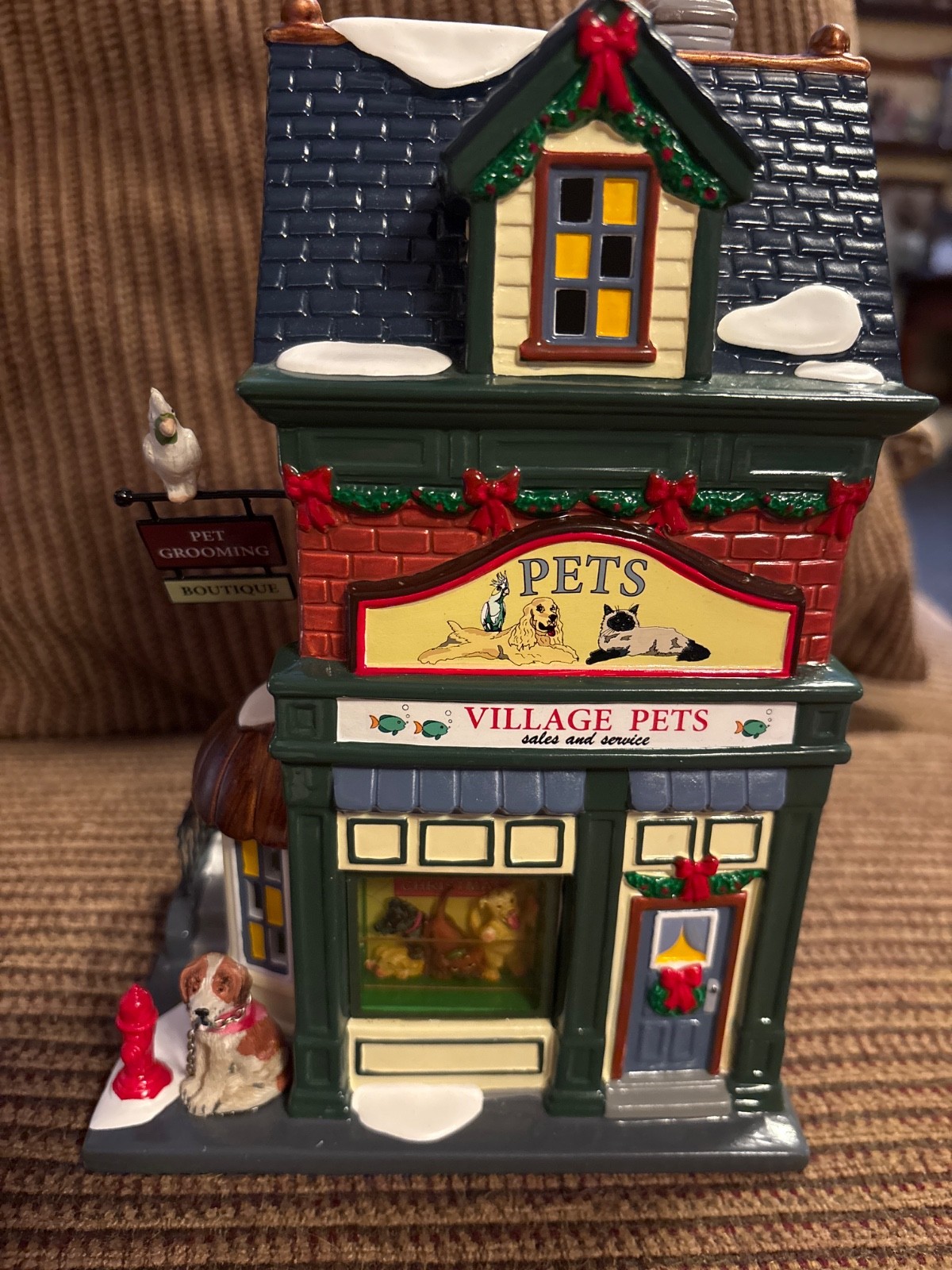 Dept. 56 Snow Village Pets Sales & Service 55365 House Pet Store Christmas