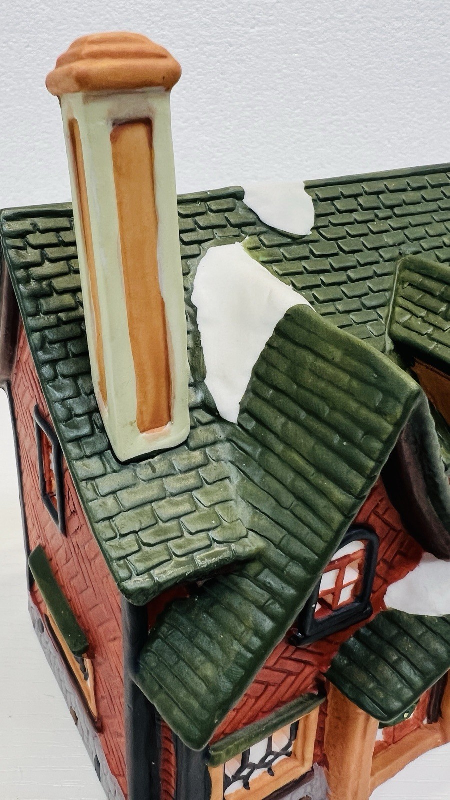 Dickens Keepsake “ Pottery” Porcelain Lighted House Heartland Valley Excellent