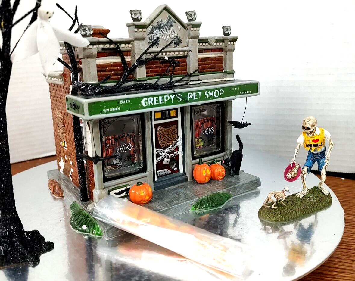 Dept 56 Halloween 2004 2088569 Time to Celebrate Creepys Pet Shop Rare Video NIB