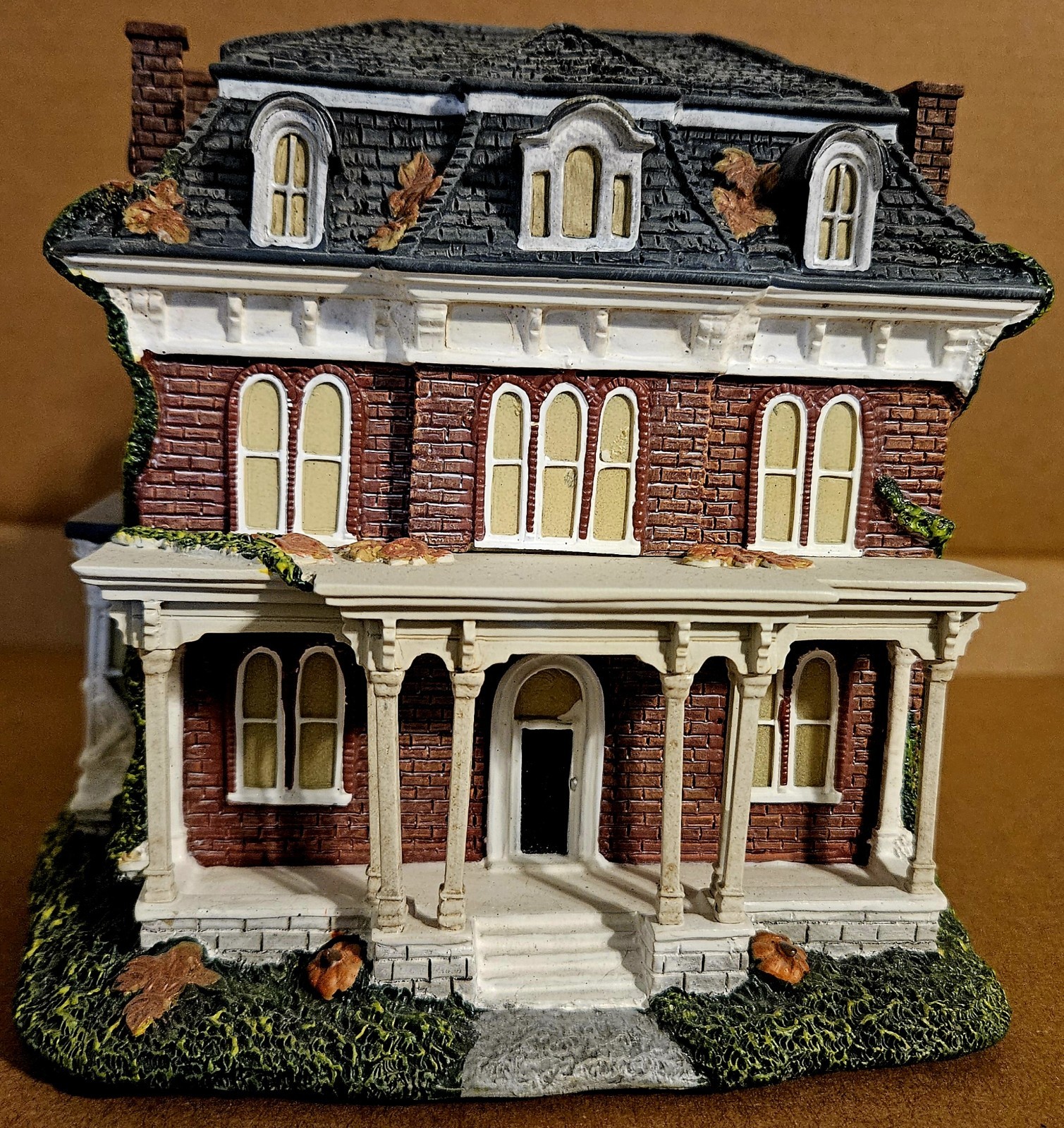 The Bradford Exchange Hawthorne Village America’s Most Haunted MCPIKE MANSION
