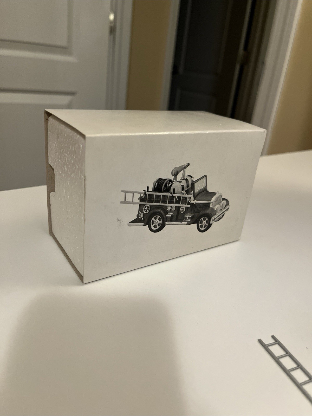 Department 56 Heritage Village “City Fire Dept. Fire Truck” w/Box #5547-6