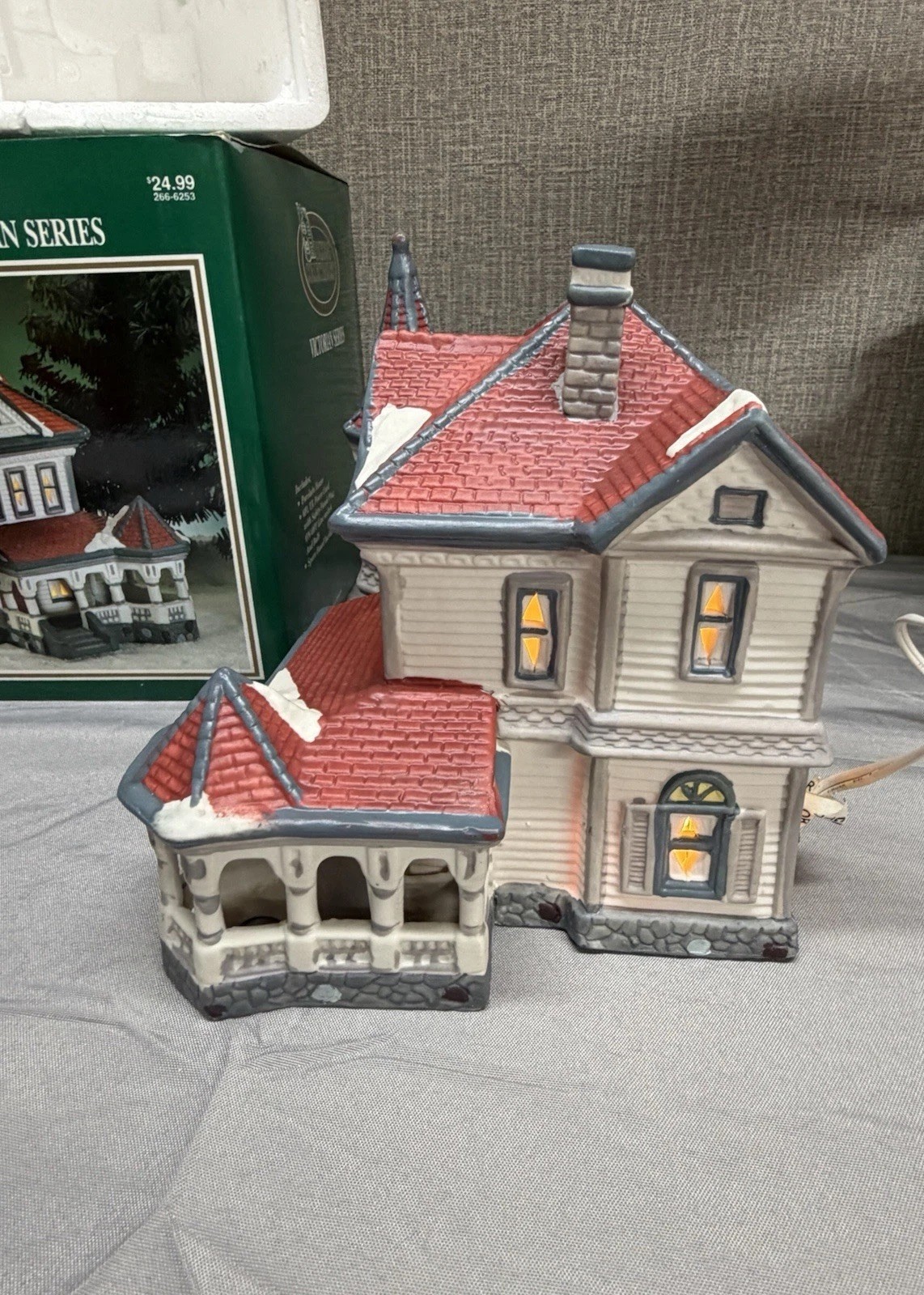 VTG Heritage Heartland Valley Village Dickens Porcelain Lighted House