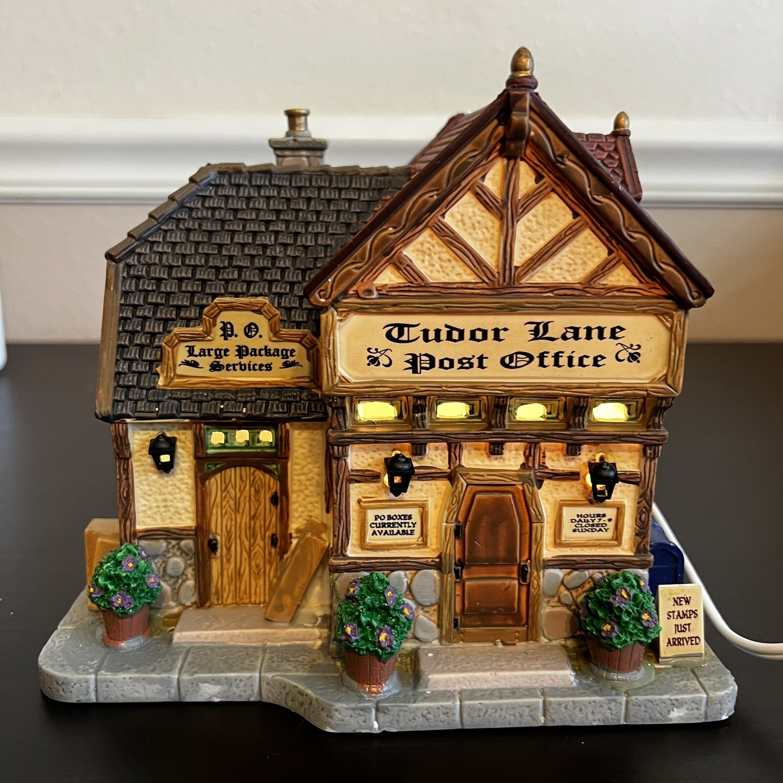 Lemax Tudor Lane Post Office Lighted 2013 Ceramic Christmas Village Cottage