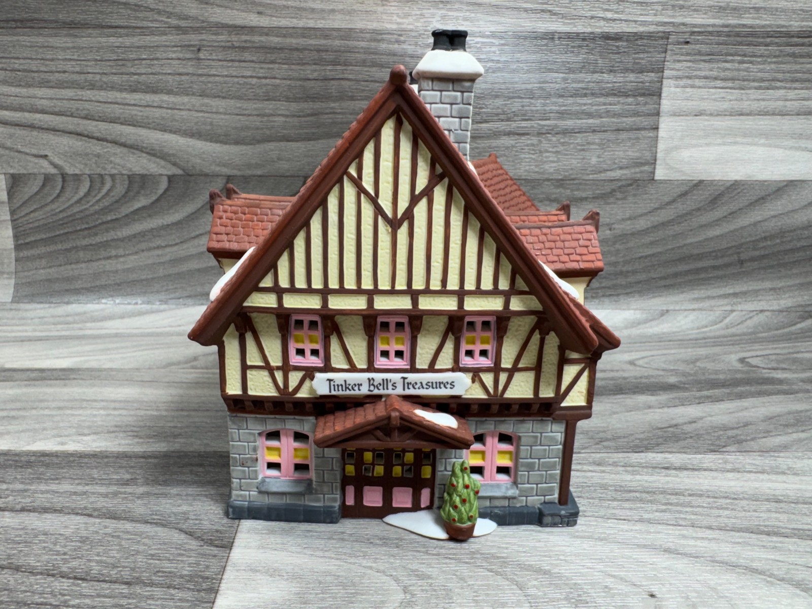 DEPARTMENT 56 DISNEY PARKS VILLAGE SERIES TINKER BELL’S TREASURES #882 – DEPT 56