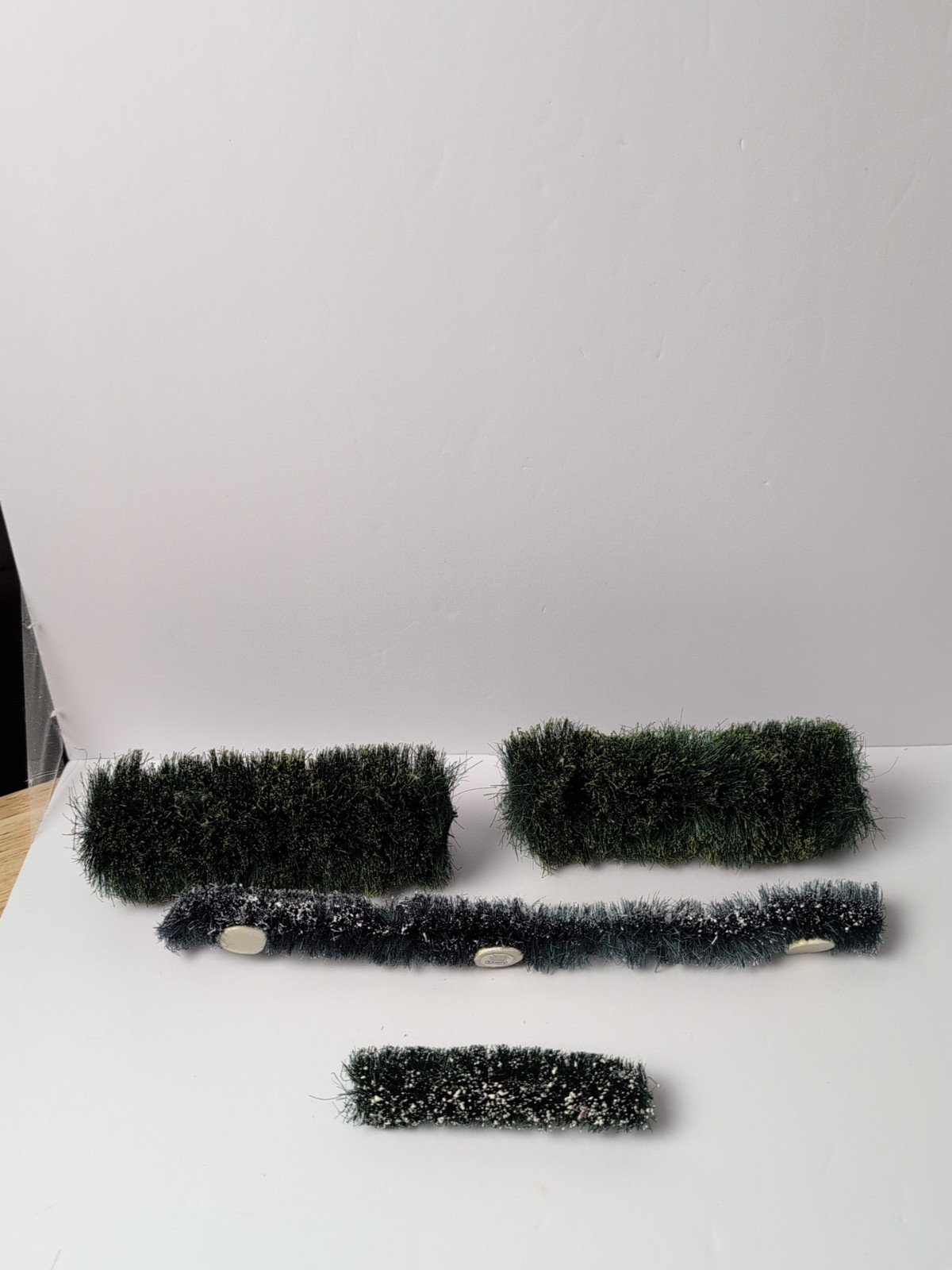 Lot Of 4pieces Of Dept 56 Flexible Sisal Hedges