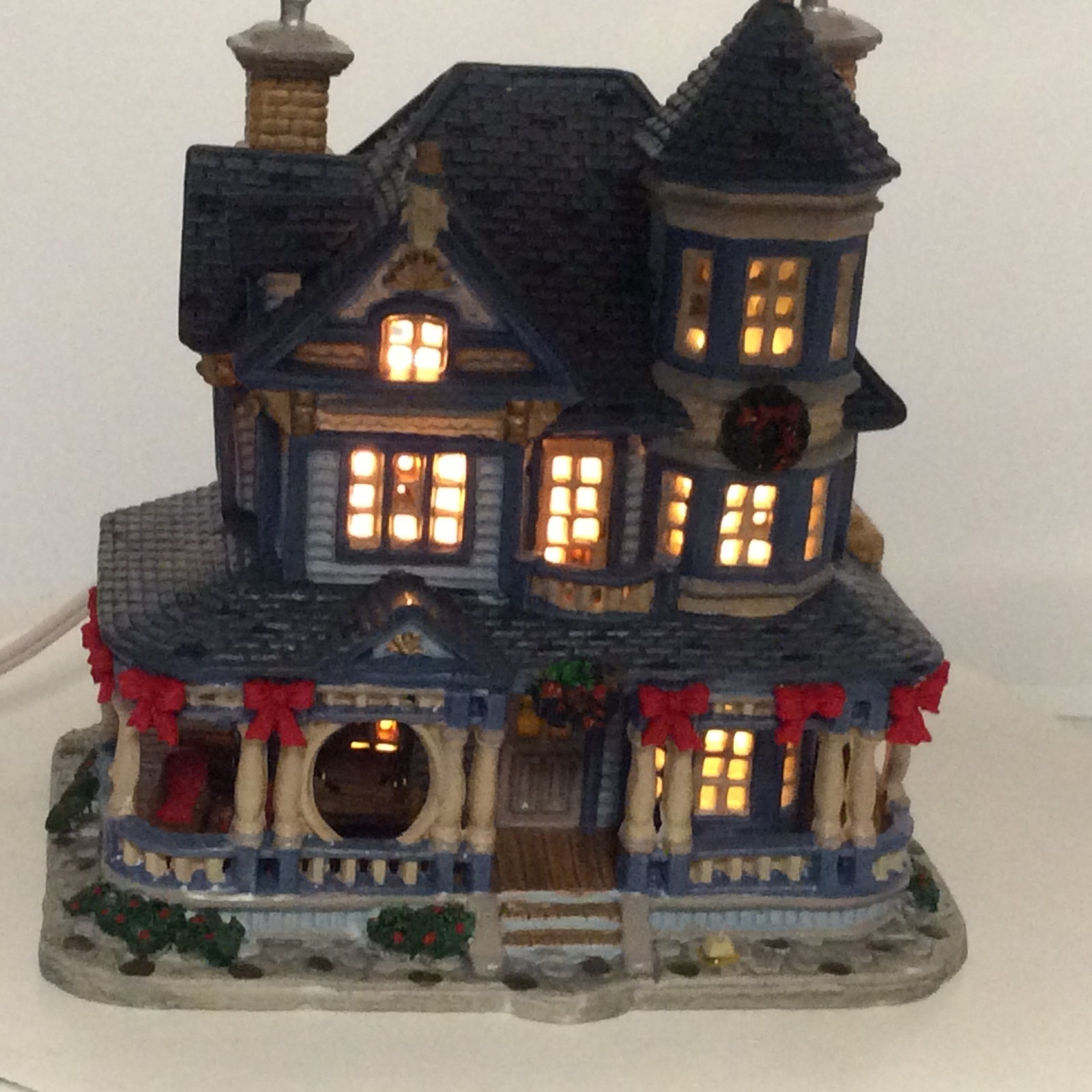 2004 LEMAX Coventry Cove Village Lighted “BENSEN HOUSE” #45116