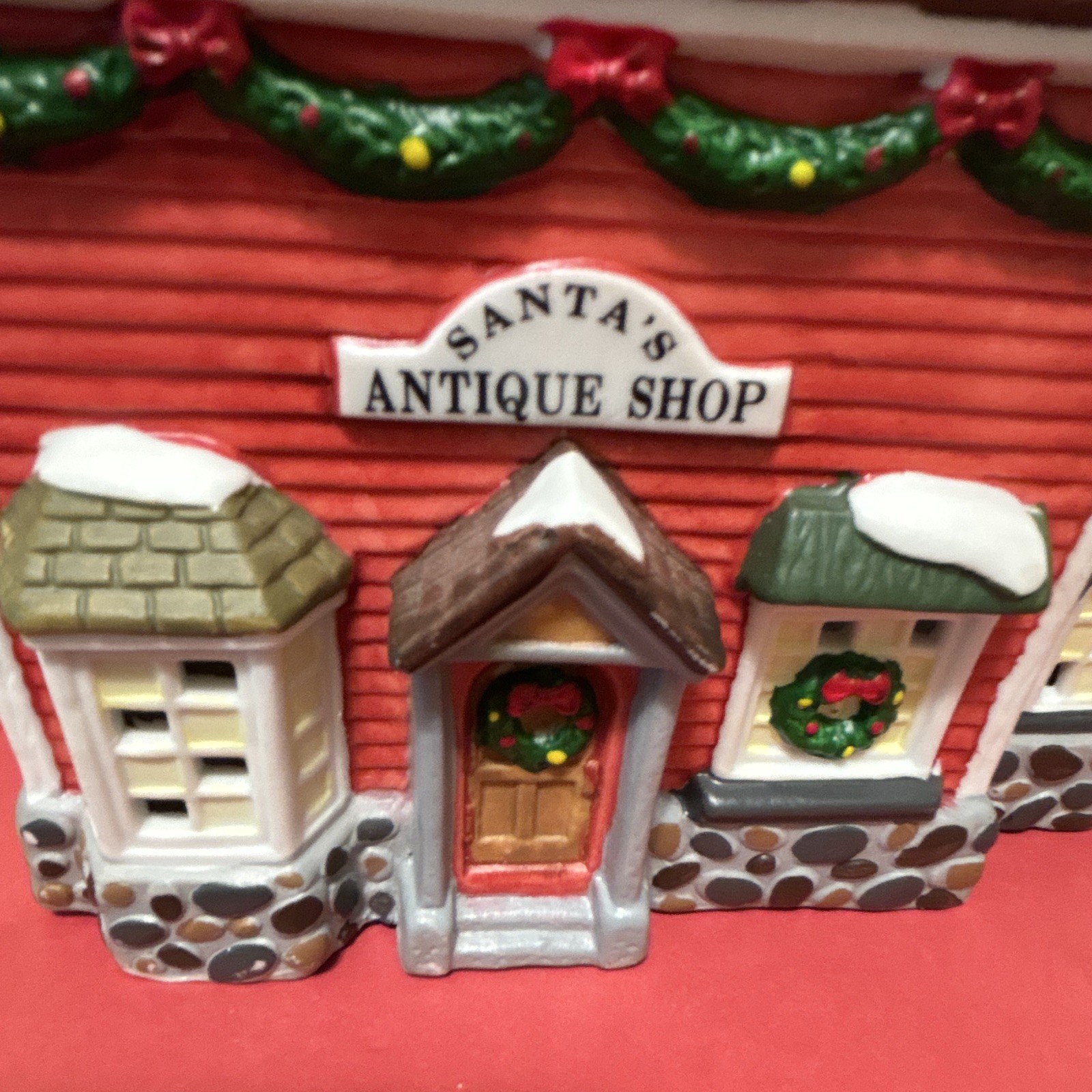 Dickens Keepsake Santa’s Antique Shop Lighted Ceramic Village House 1995