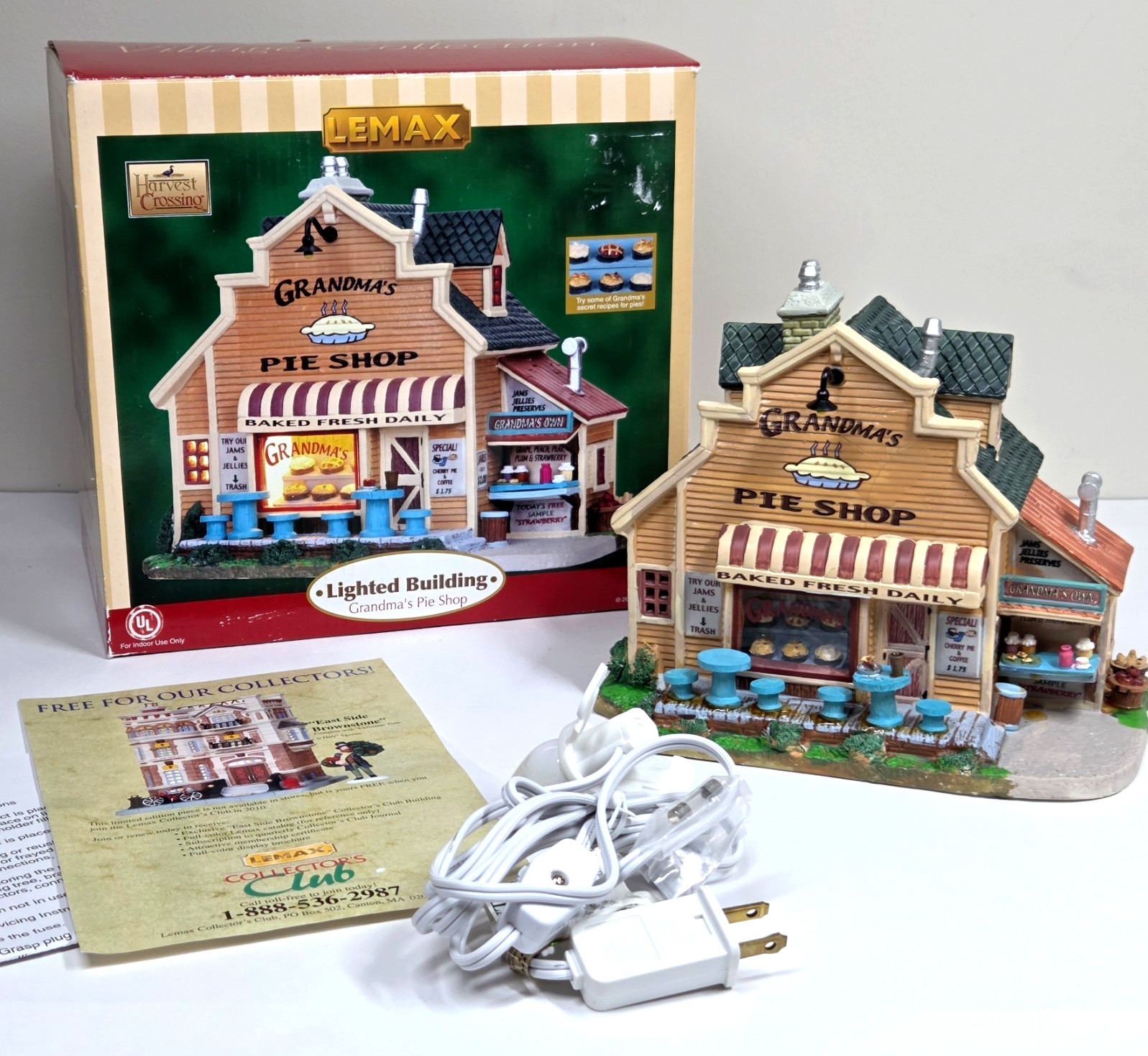 Lemax Grandma’s Pie Shop Village Collection 05058 Lighted Building 2010 w/box