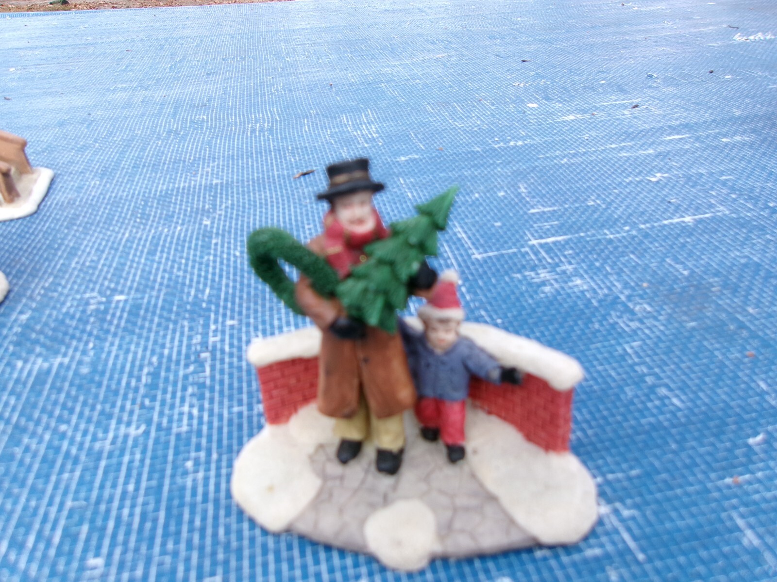 E: Christmas Village Resin/Ceramic 12 Pcs., Unbranded, 1 7/8″ to 3″ tall