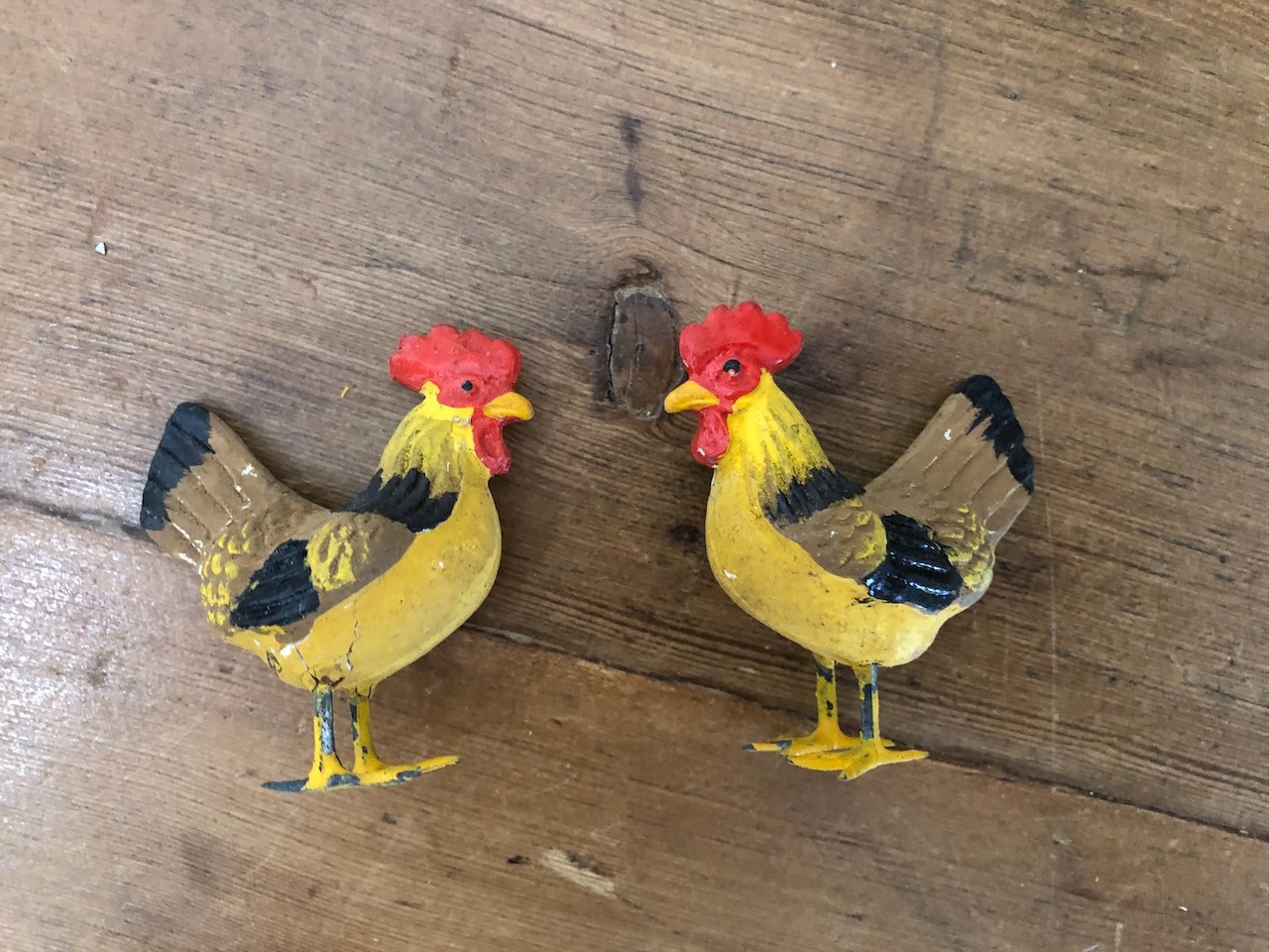 Vintage Germany stamp metal leg Composition Chickens Putz mini Barnyard RARE!