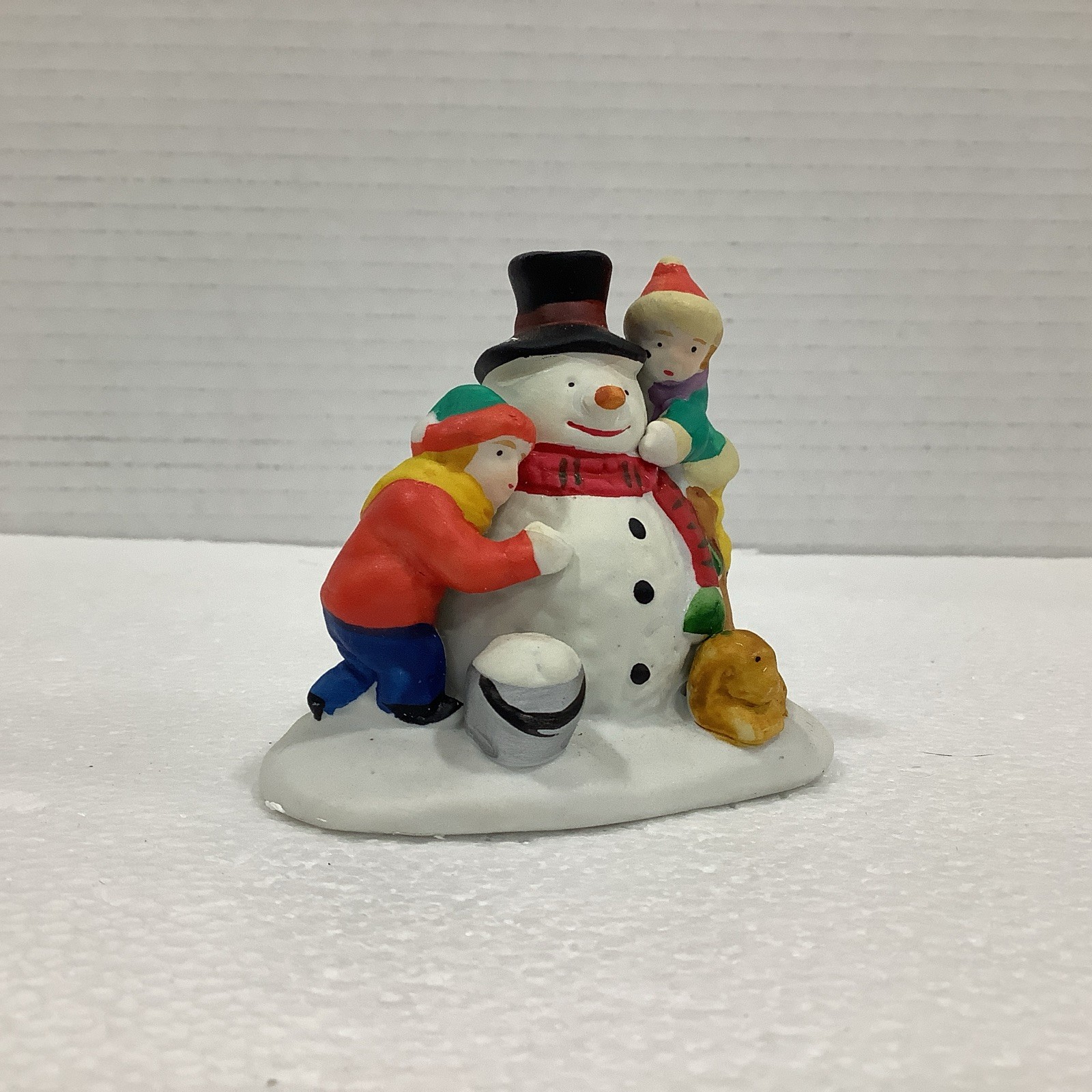 Lemax Hearthside Village 43115 Porcelain Finishing Touches Accessory