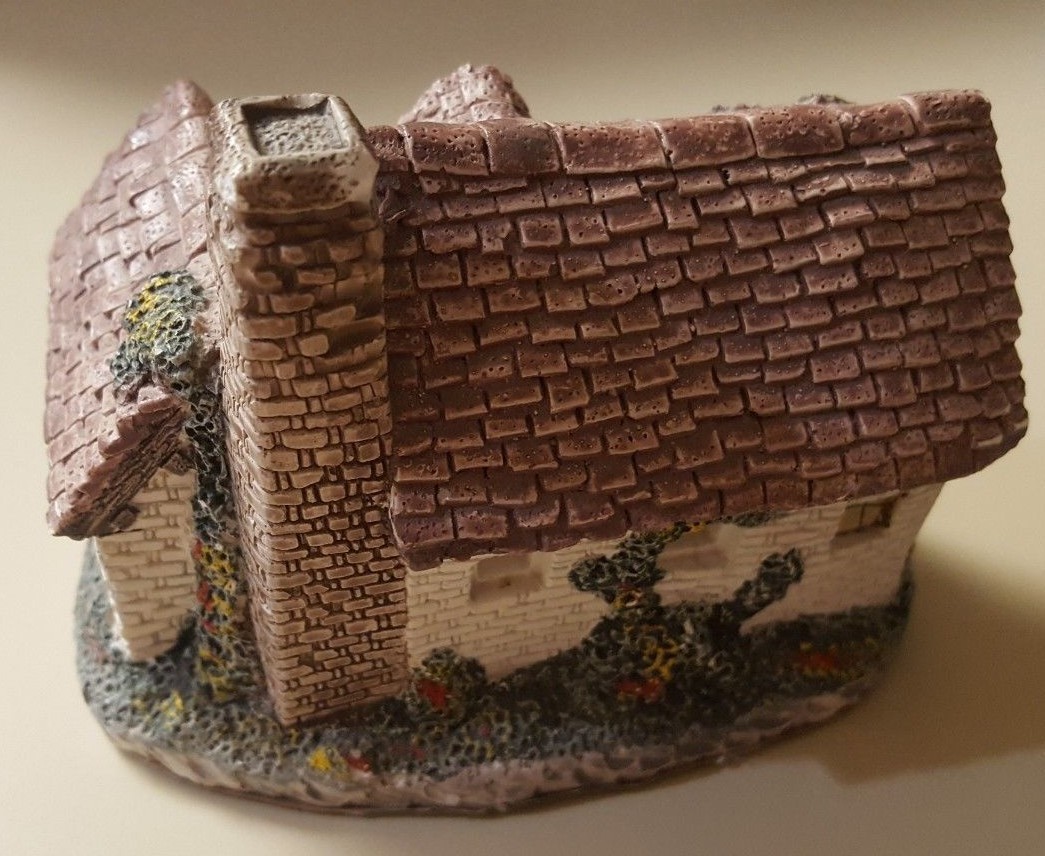 RON GORDON LIGHTED COTTAGE HOUSE 1986 MEASURES 4X5 INCHES